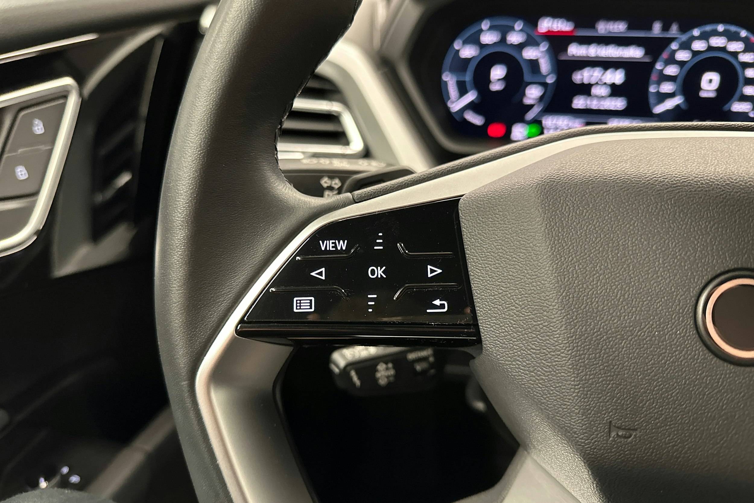 musta Audi Q4 e-tron 2024 kuva 14.