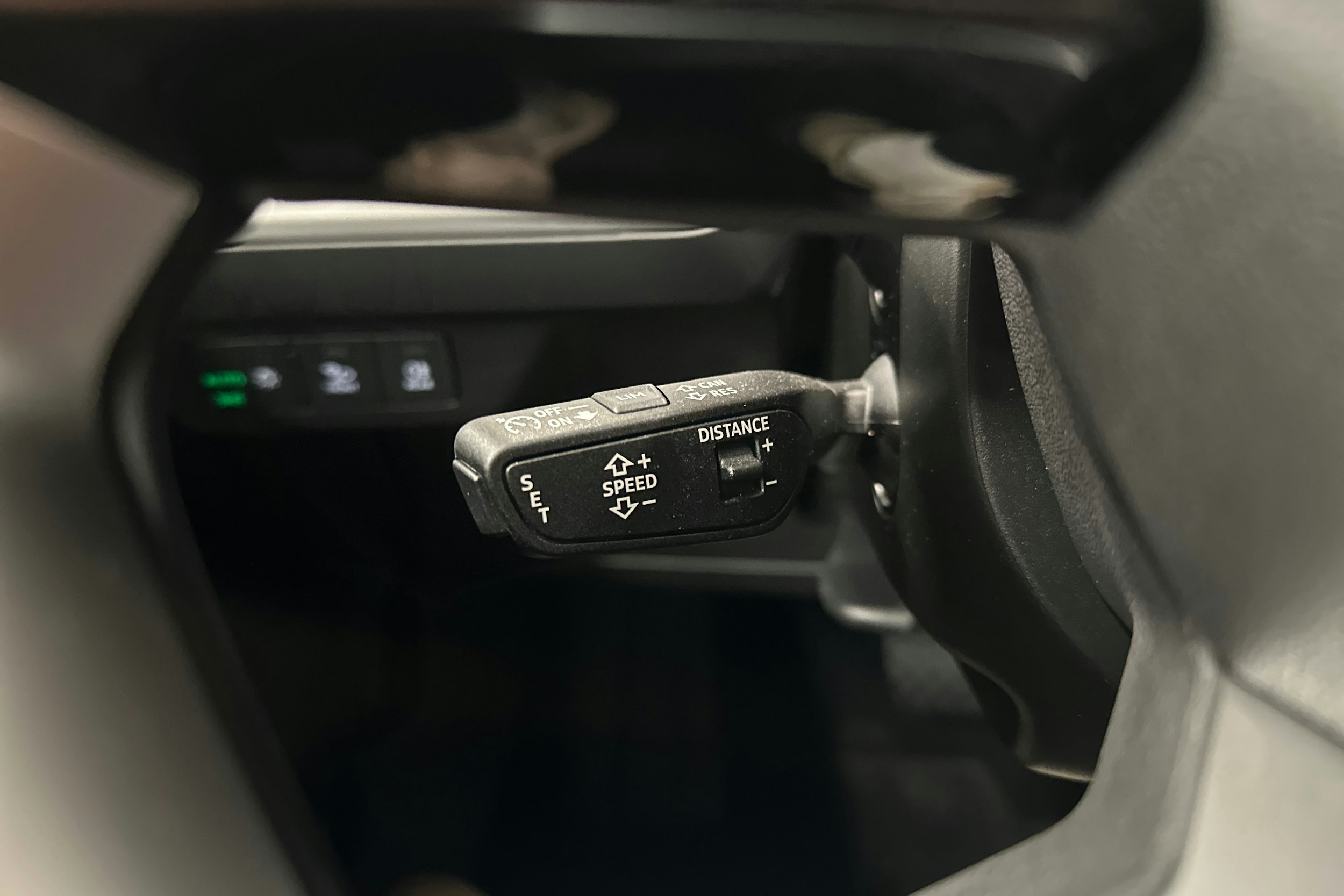 musta Audi Q4 e-tron 2024 kuva 16.