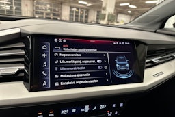 musta Audi Q4 e-tron 2024 kuva 24.