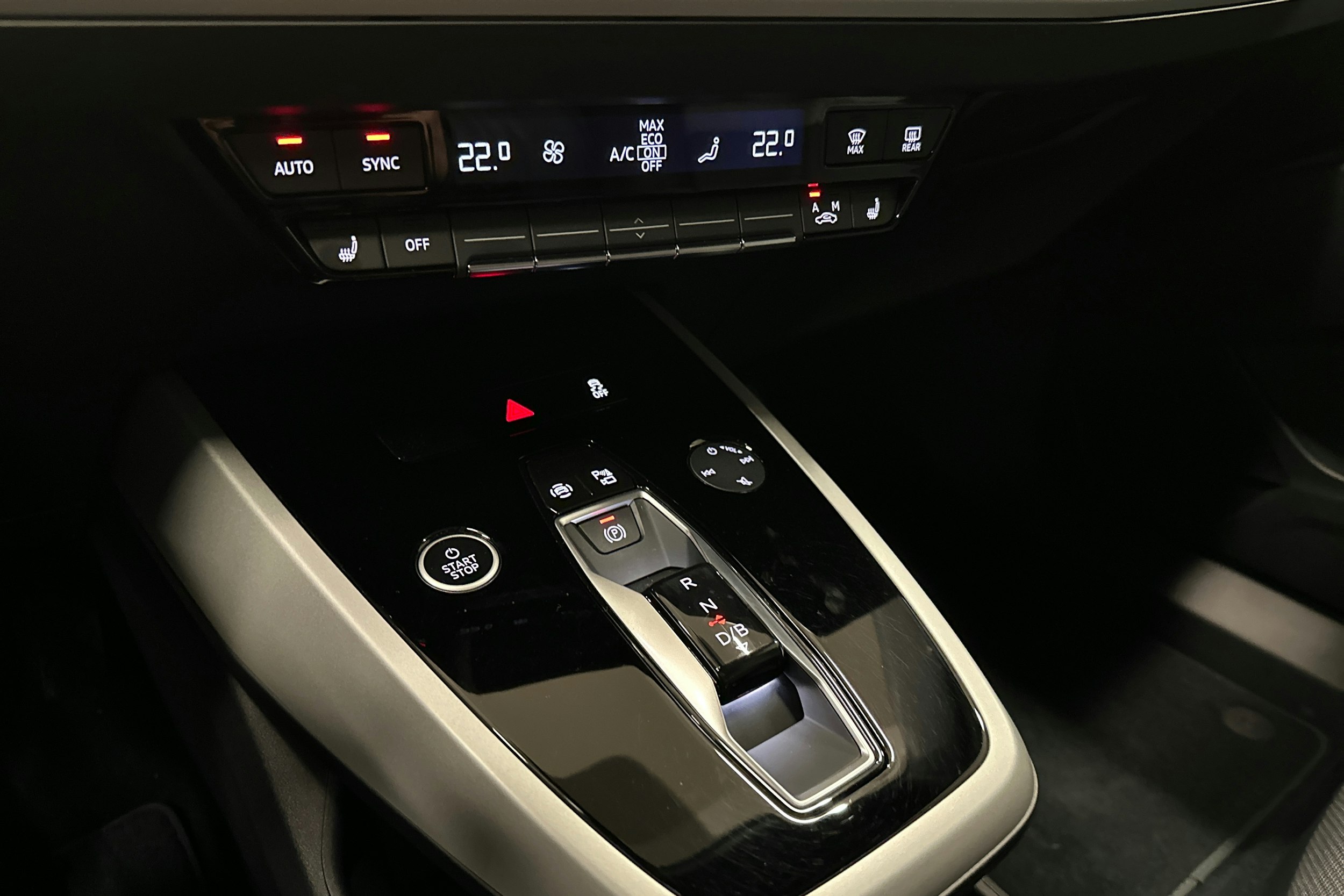 musta Audi Q4 e-tron 2024 kuva 26.