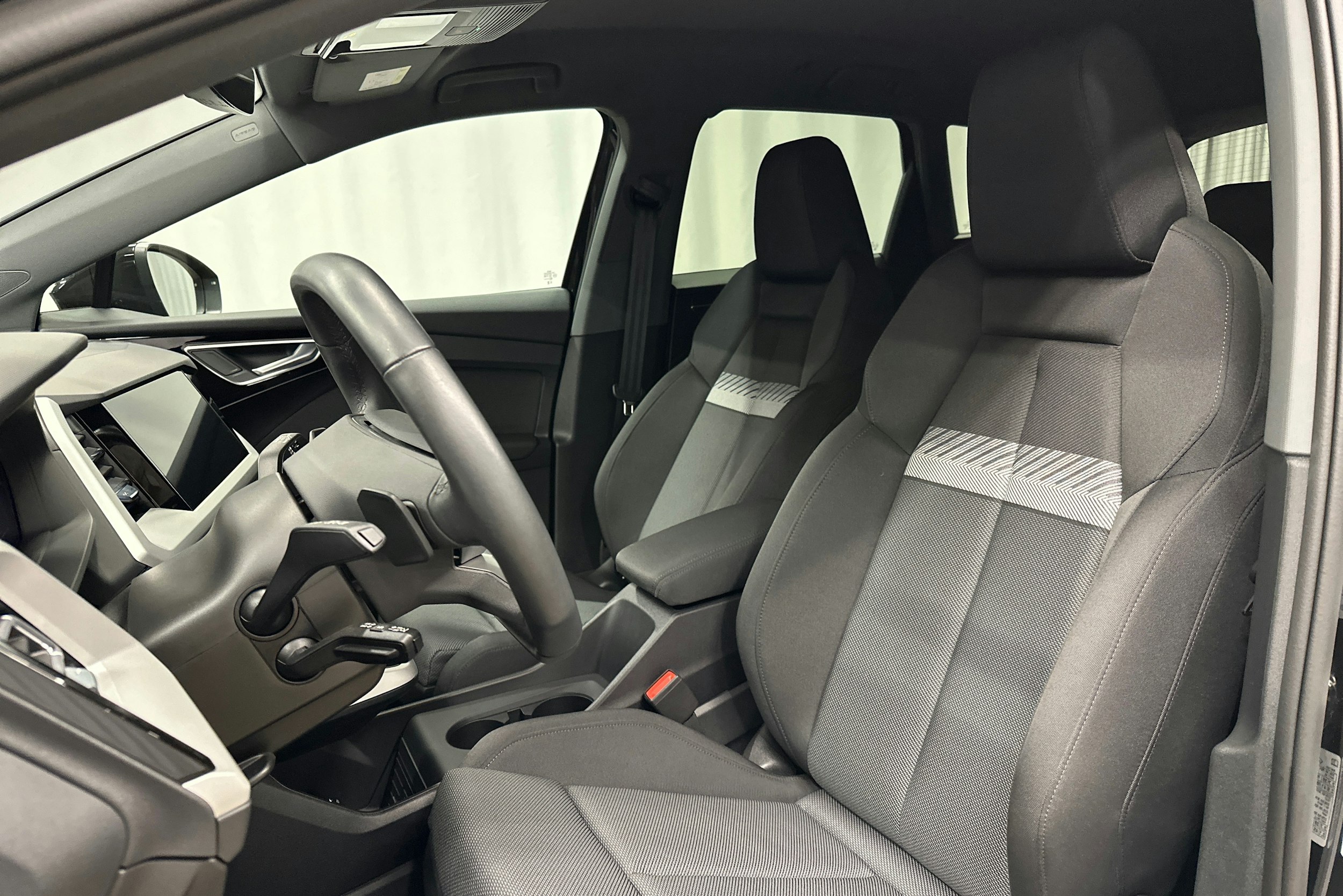 musta Audi Q4 e-tron 2024 kuva 28.