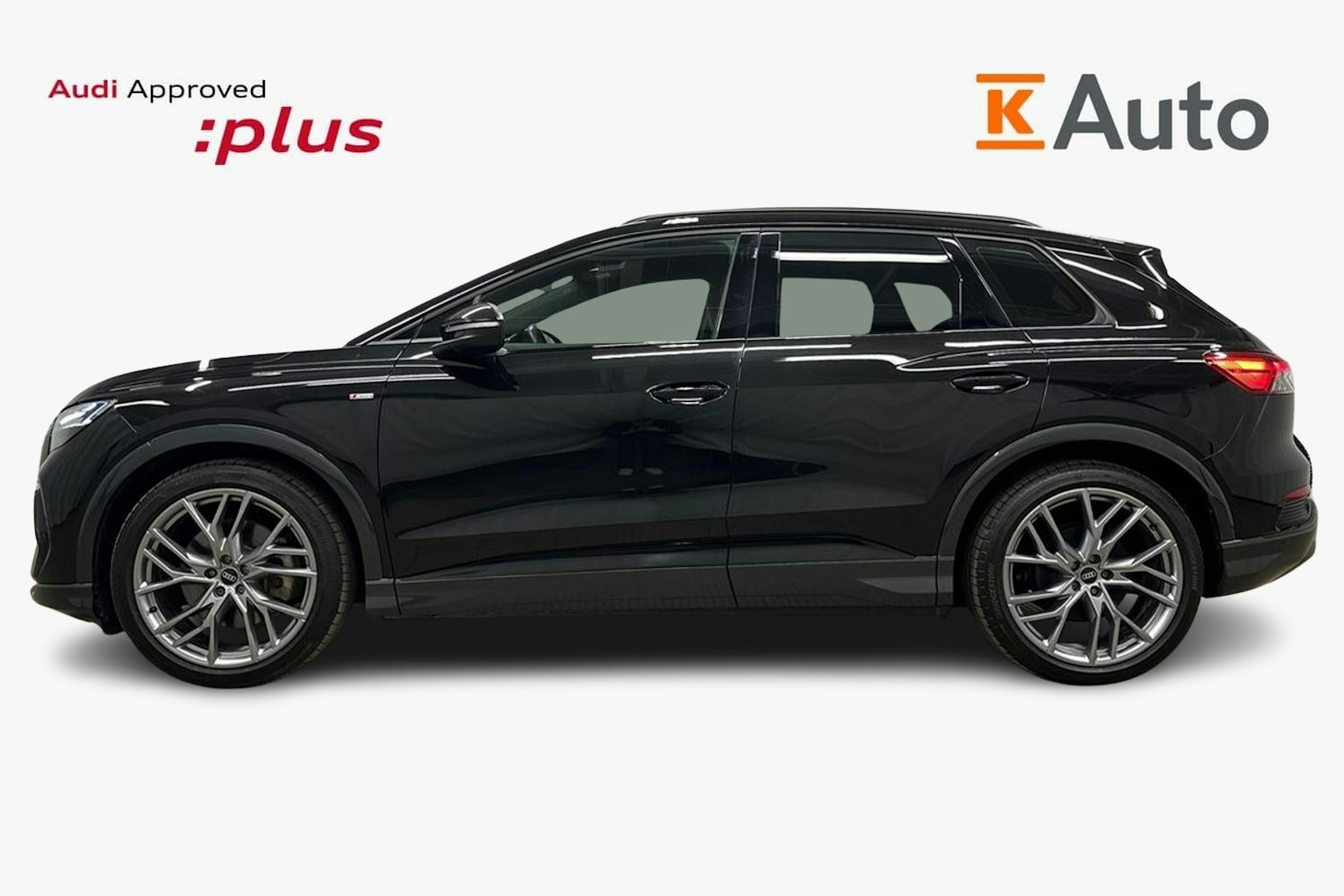 musta Audi Q4 e-tron 2024 kuva 6.