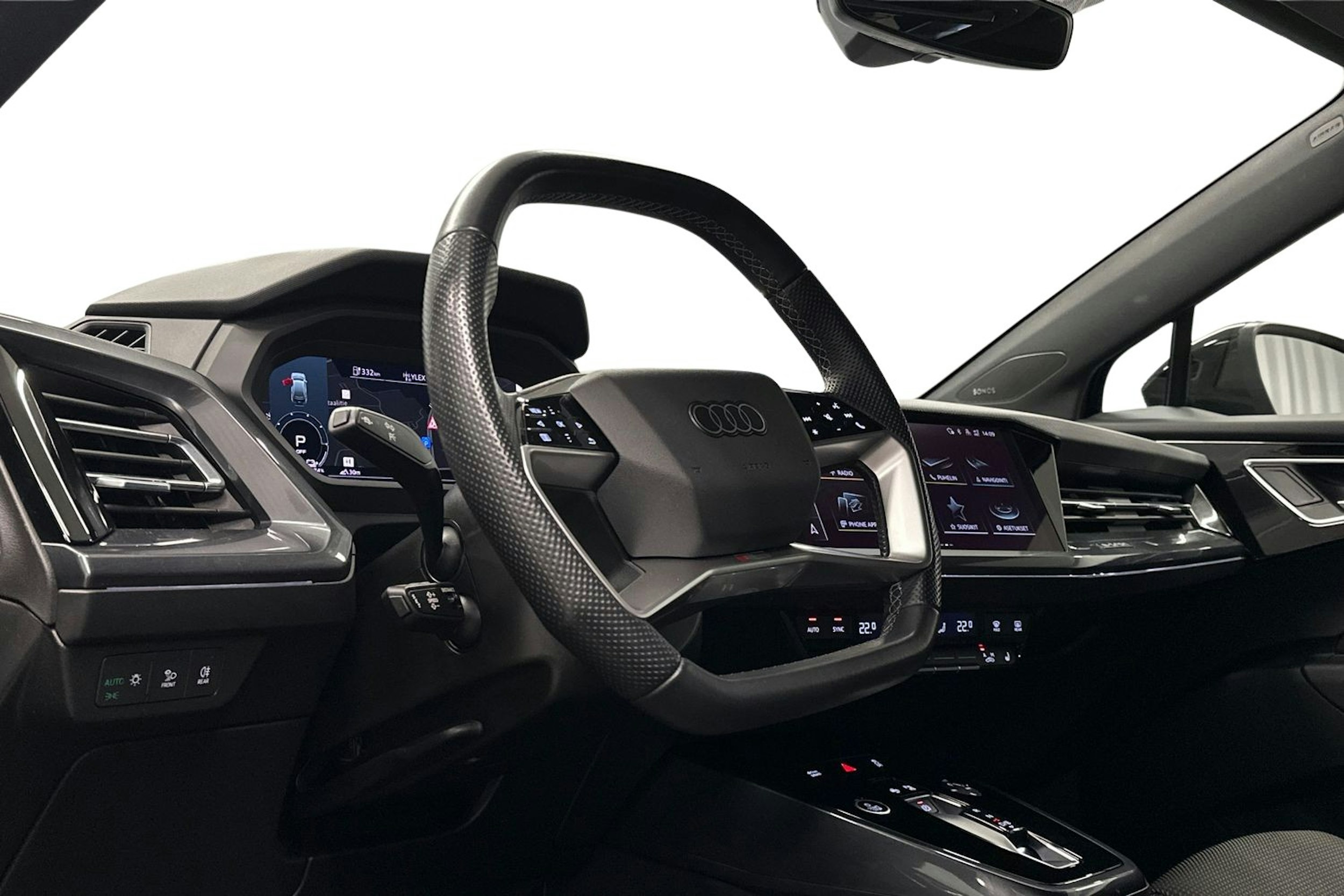 musta Audi Q4 e-tron 2024 kuva 7.