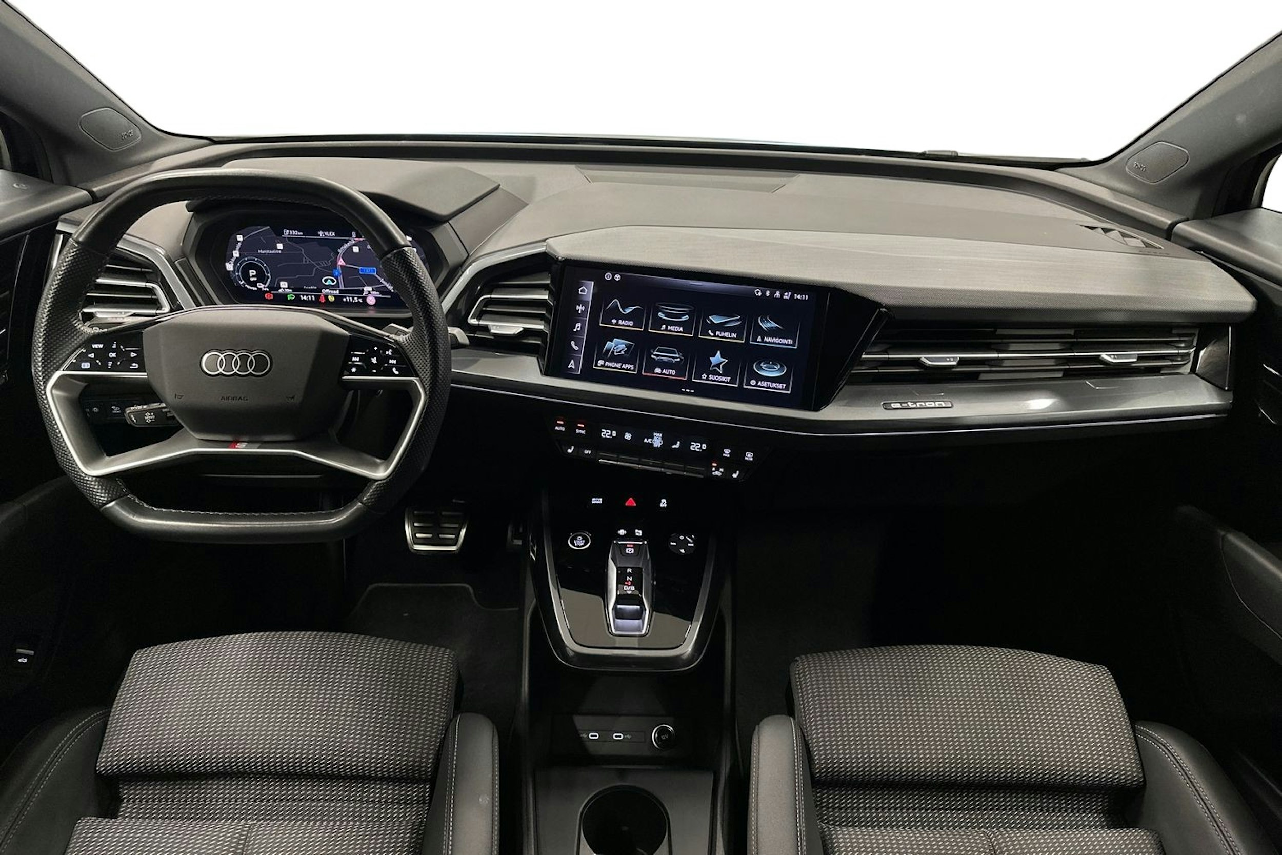 musta Audi Q4 e-tron 2024 kuva 9.