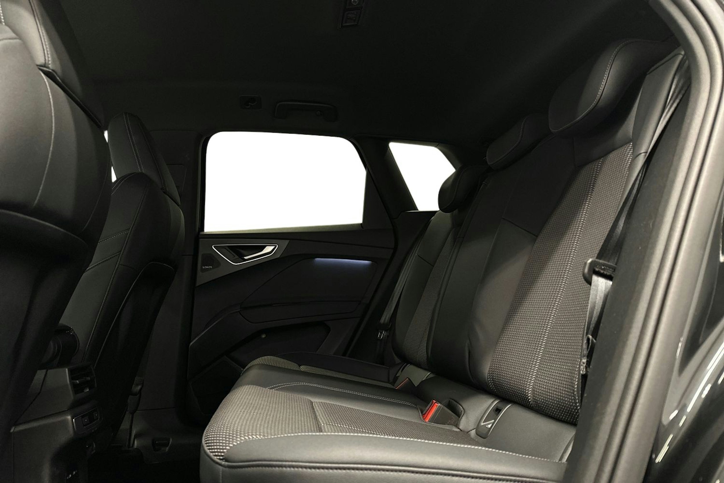 musta Audi Q4 e-tron 2024 kuva 10.