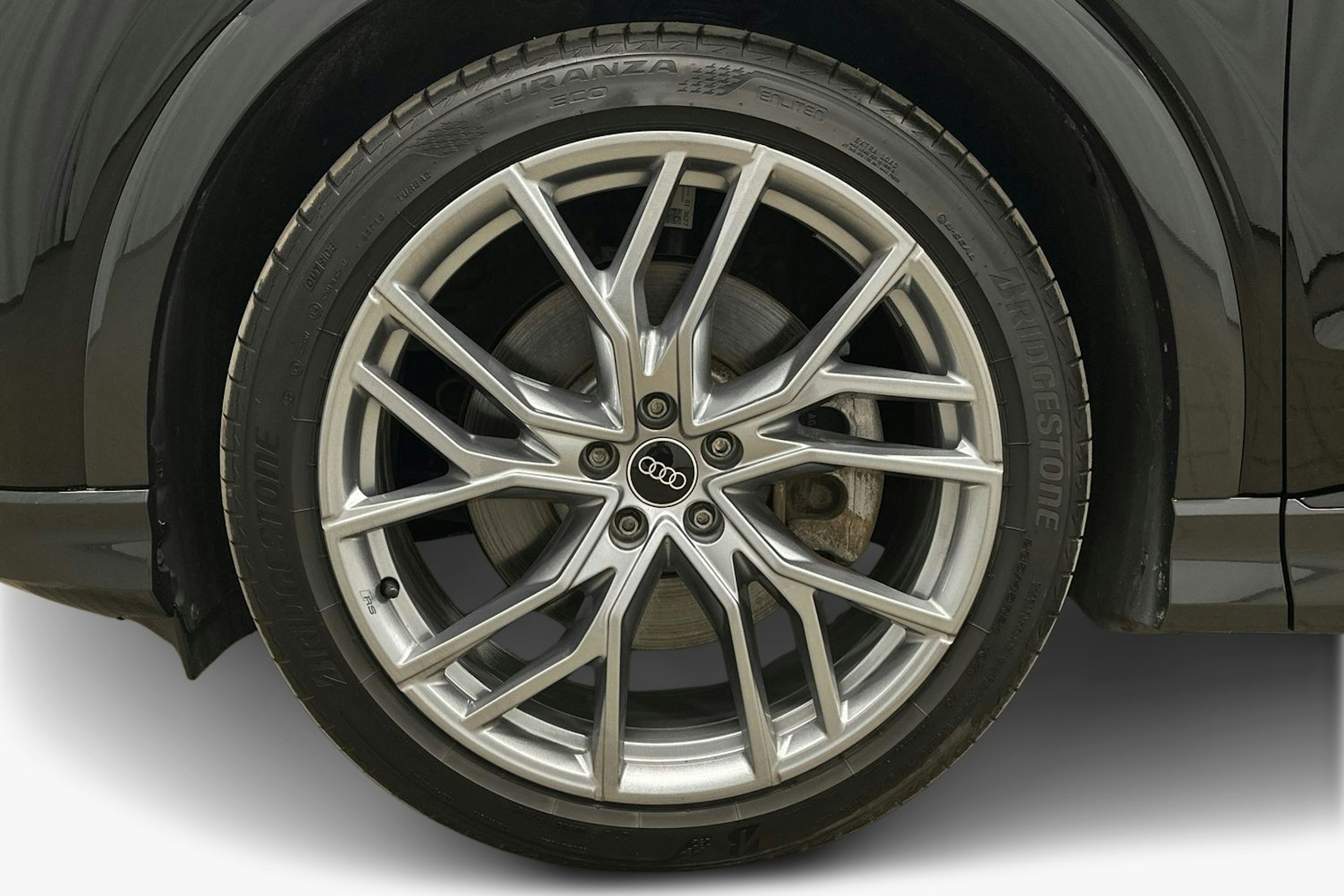 musta Audi Q4 e-tron 2024 kuva 11.