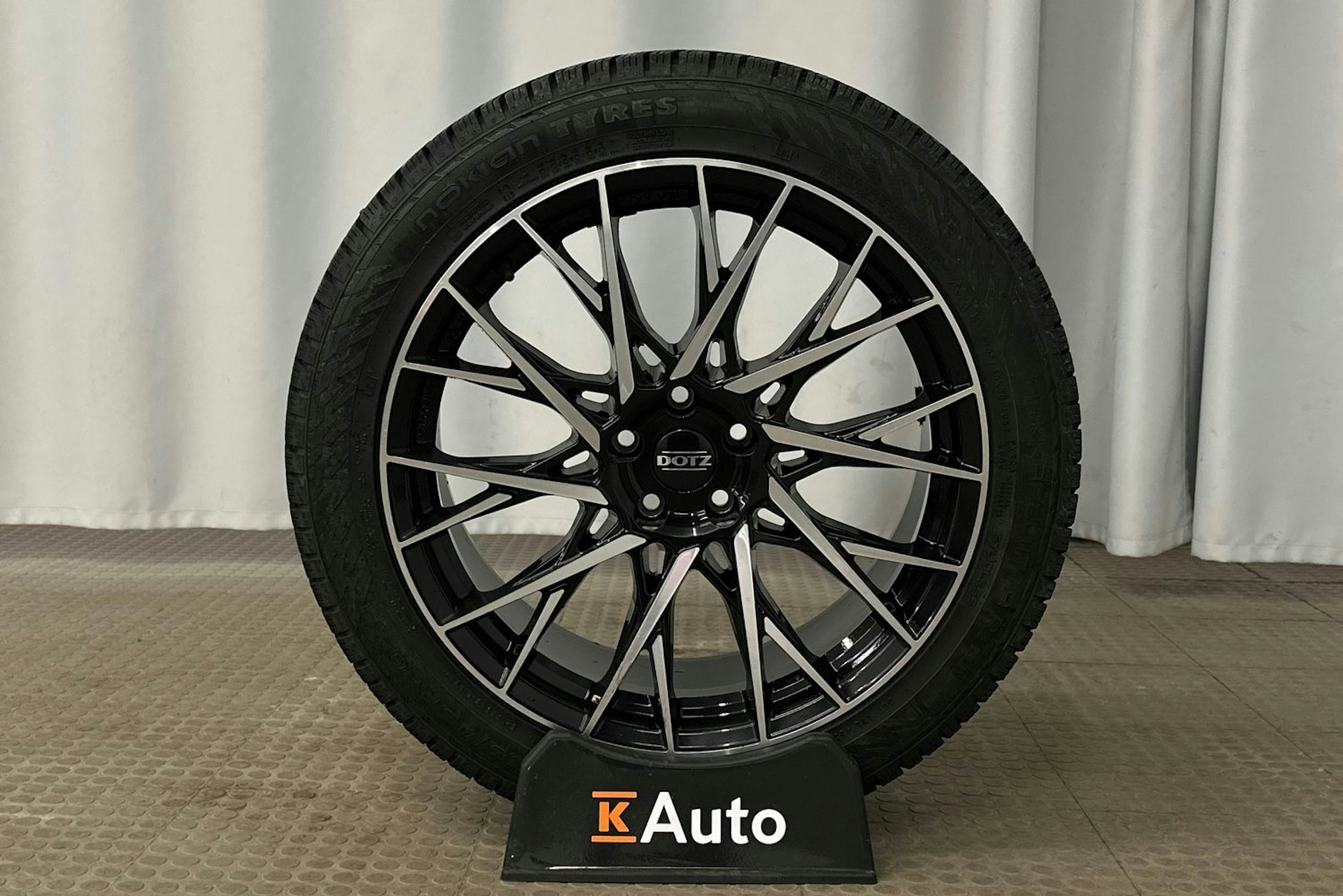 musta Audi Q4 e-tron 2024 kuva 12.
