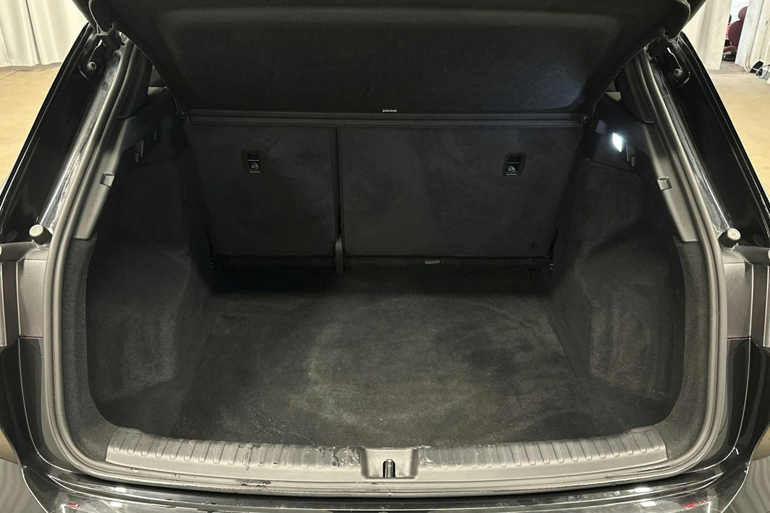 musta Audi Q4 e-tron 2024 kuva 13.