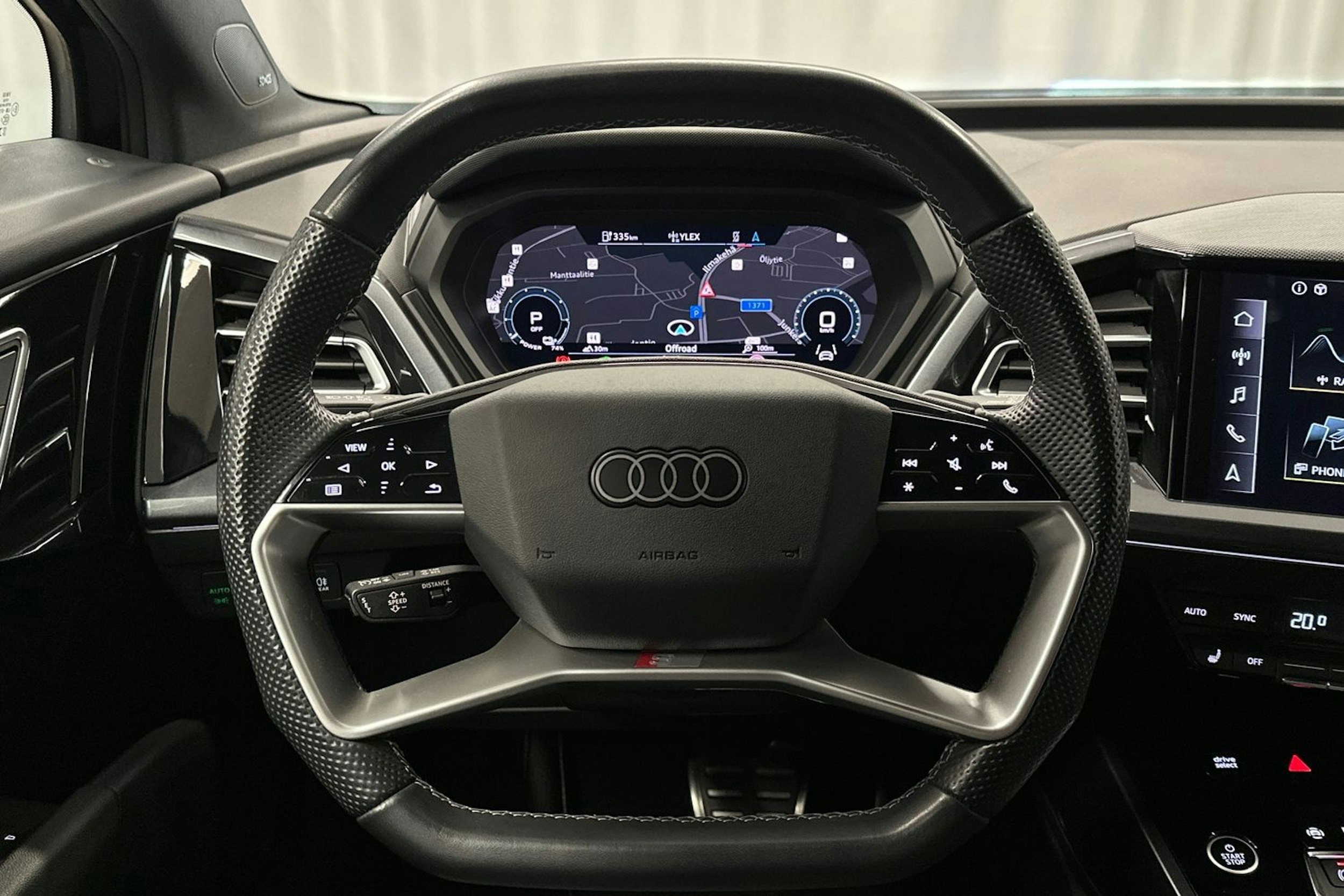 musta Audi Q4 e-tron 2024 kuva 16.