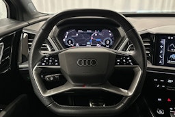 musta Audi Q4 e-tron 2024 kuva 16.