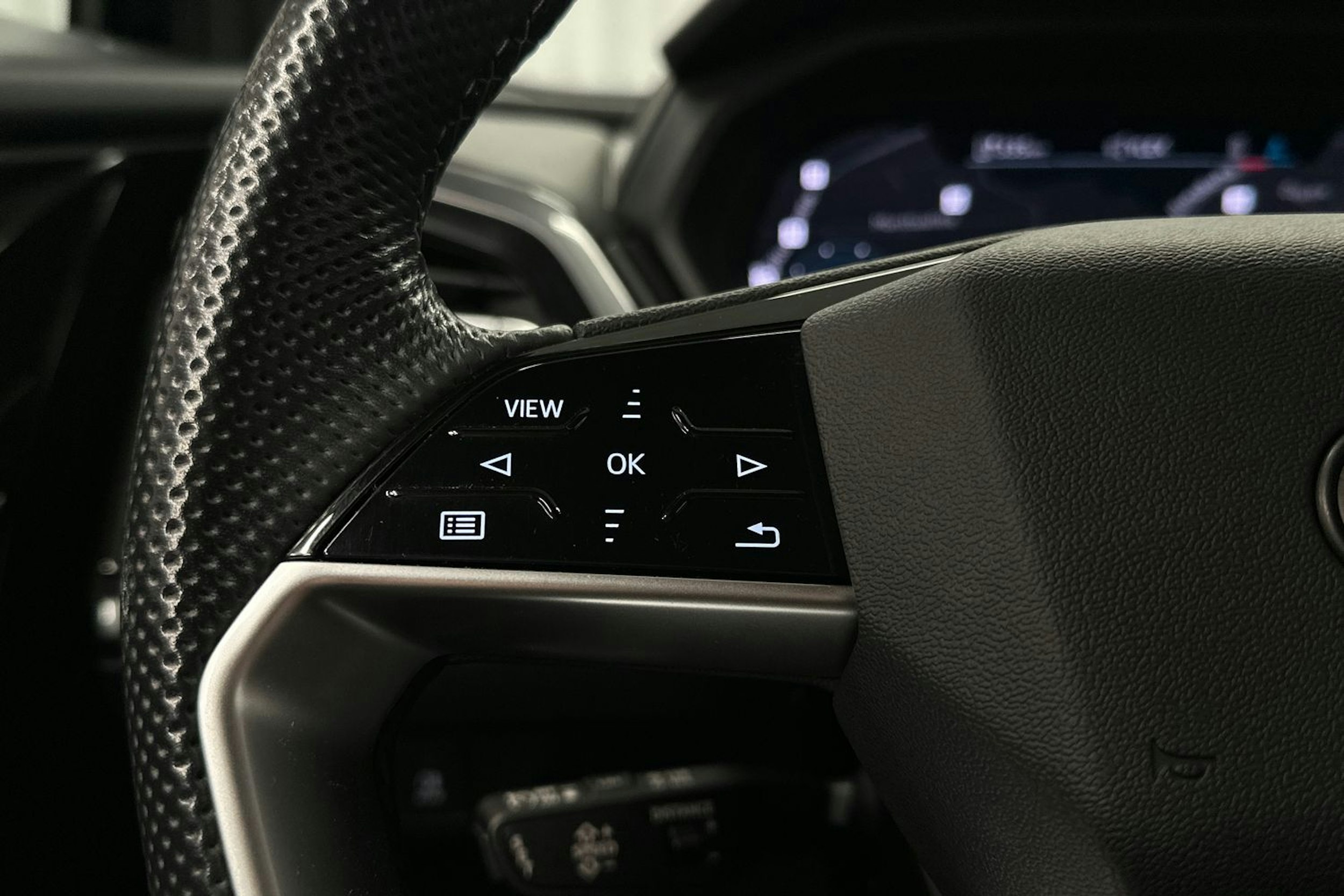 musta Audi Q4 e-tron 2024 kuva 18.