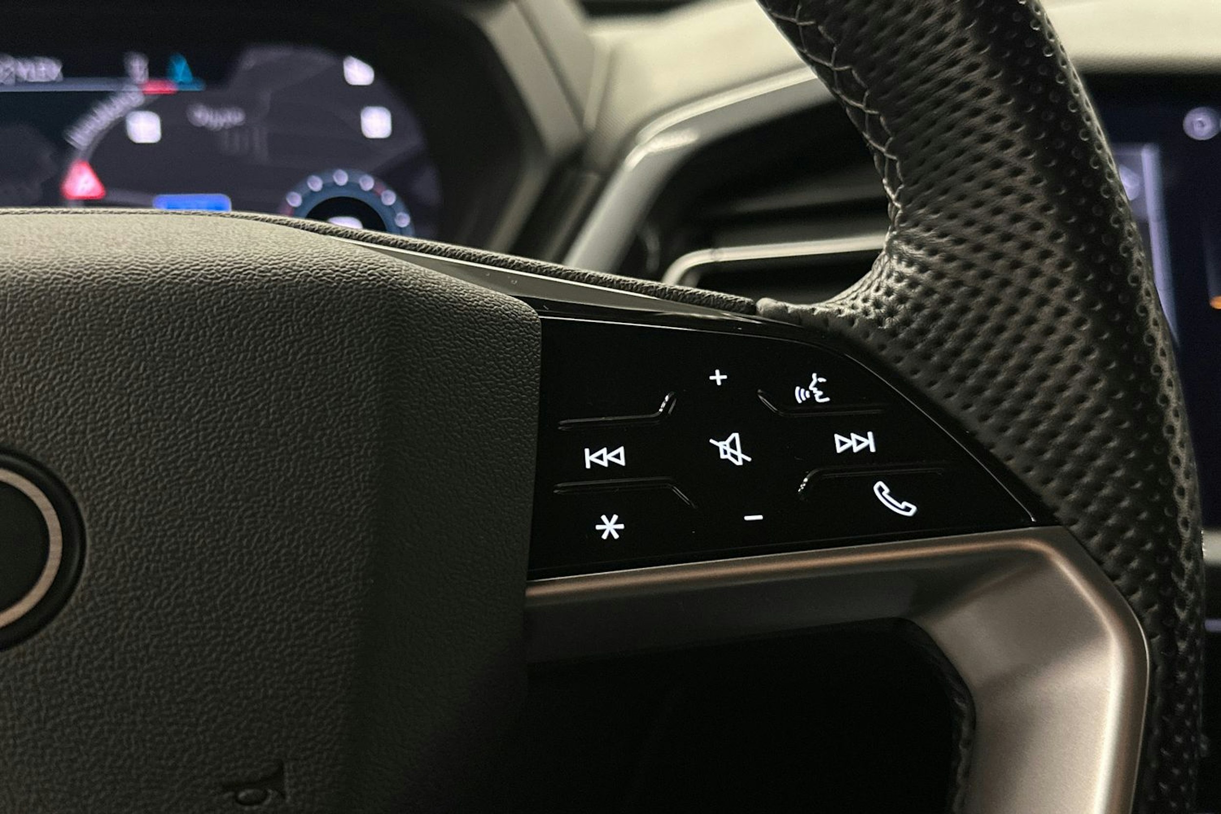 musta Audi Q4 e-tron 2024 kuva 19.