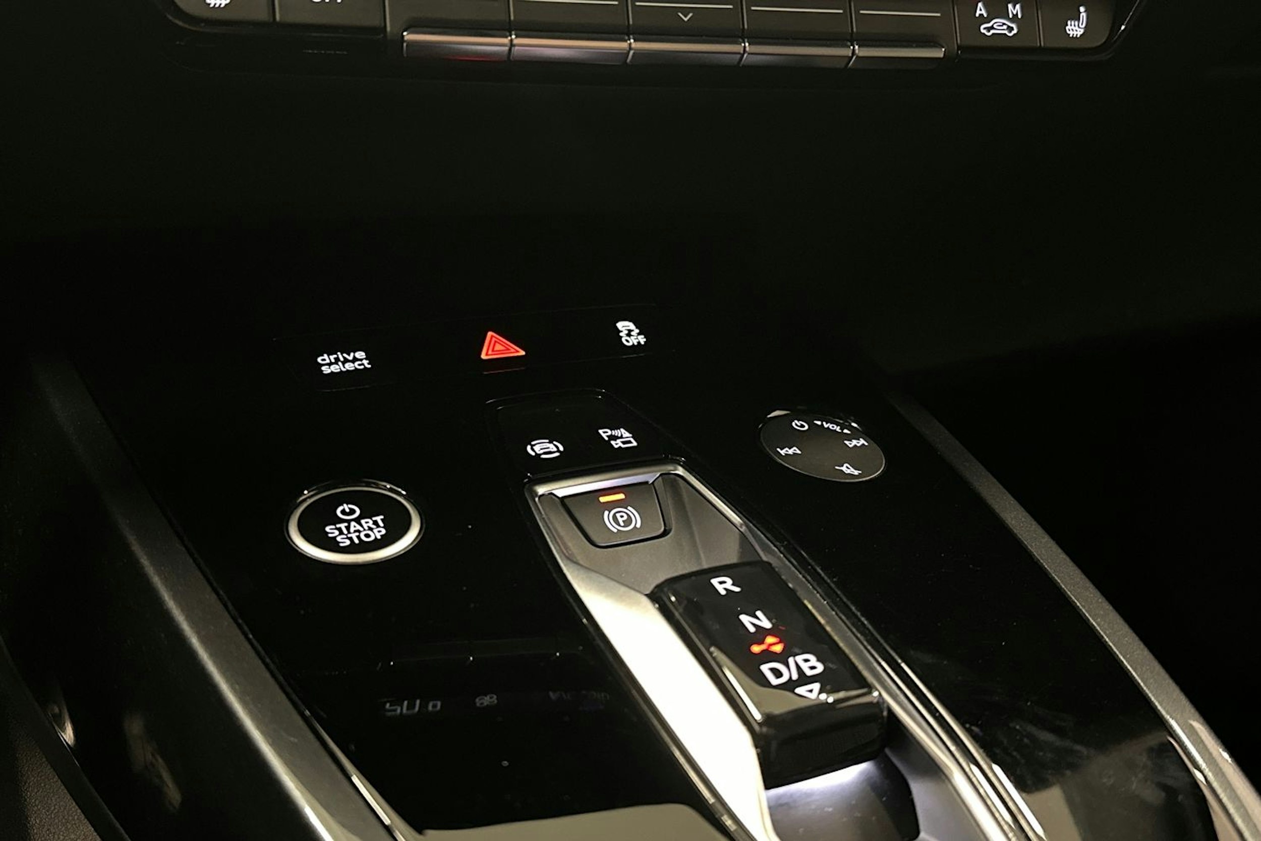 musta Audi Q4 e-tron 2024 kuva 21.