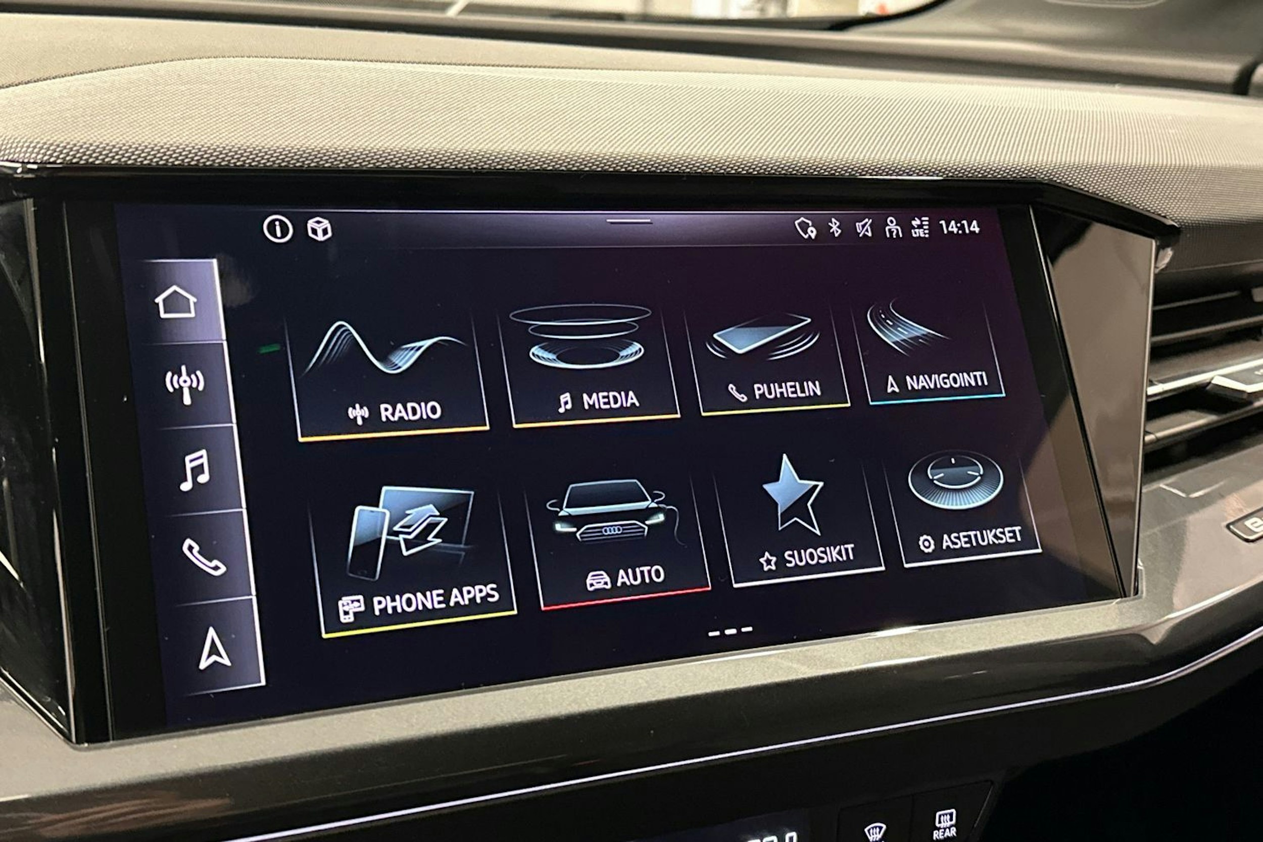 musta Audi Q4 e-tron 2024 kuva 23.
