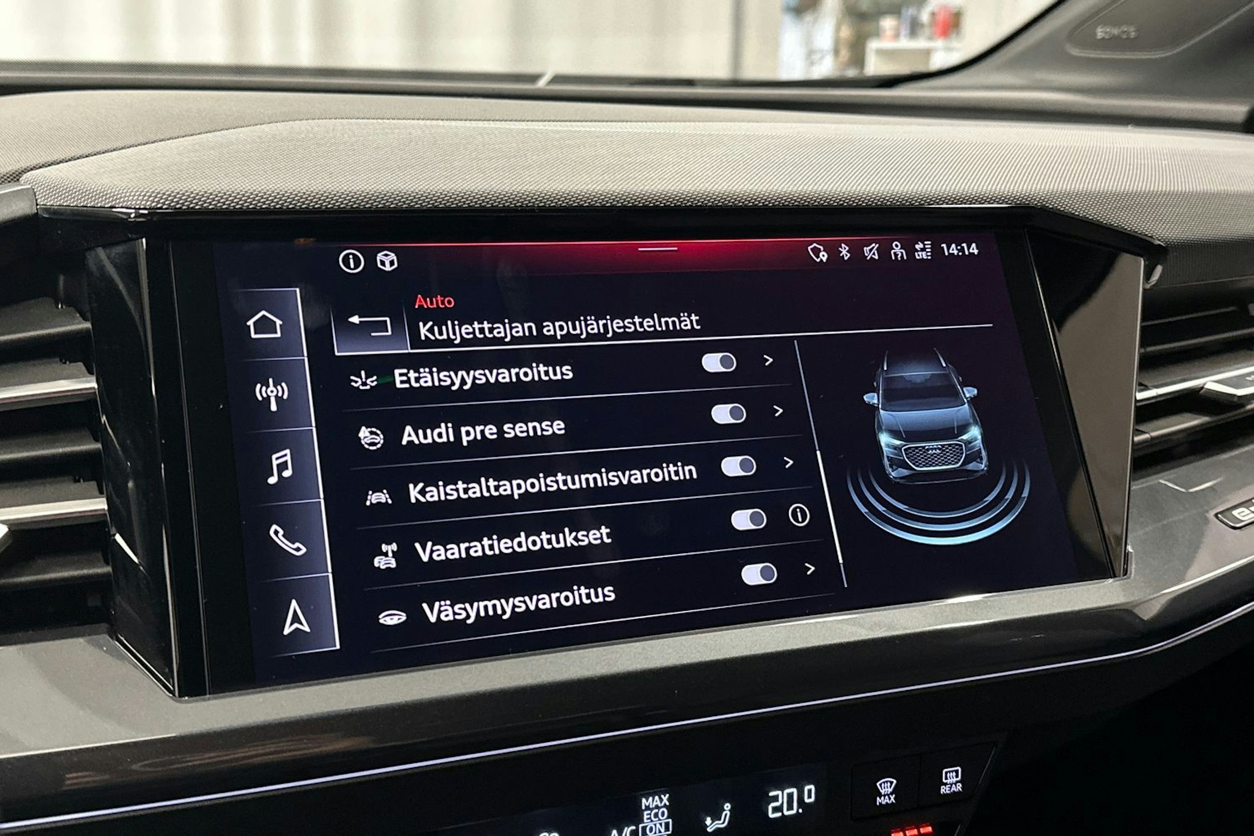 musta Audi Q4 e-tron 2024 kuva 27.