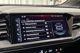 musta Audi Q4 e-tron 2024 kuva 27.