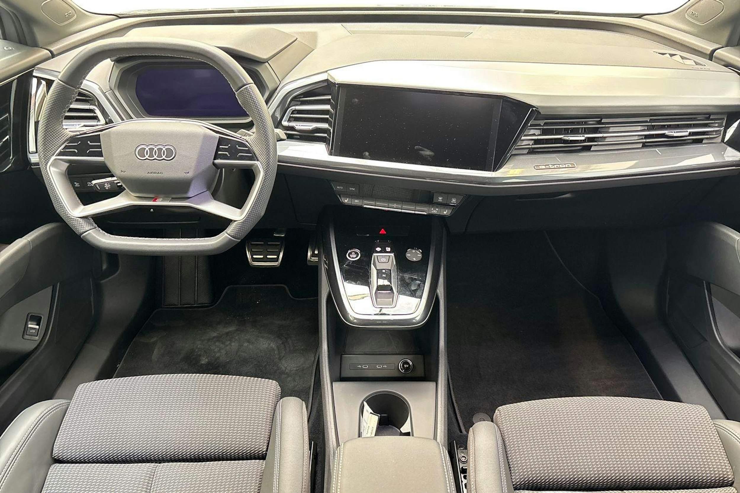 harmaa Audi Q4 e-tron 2024 kuva 9.