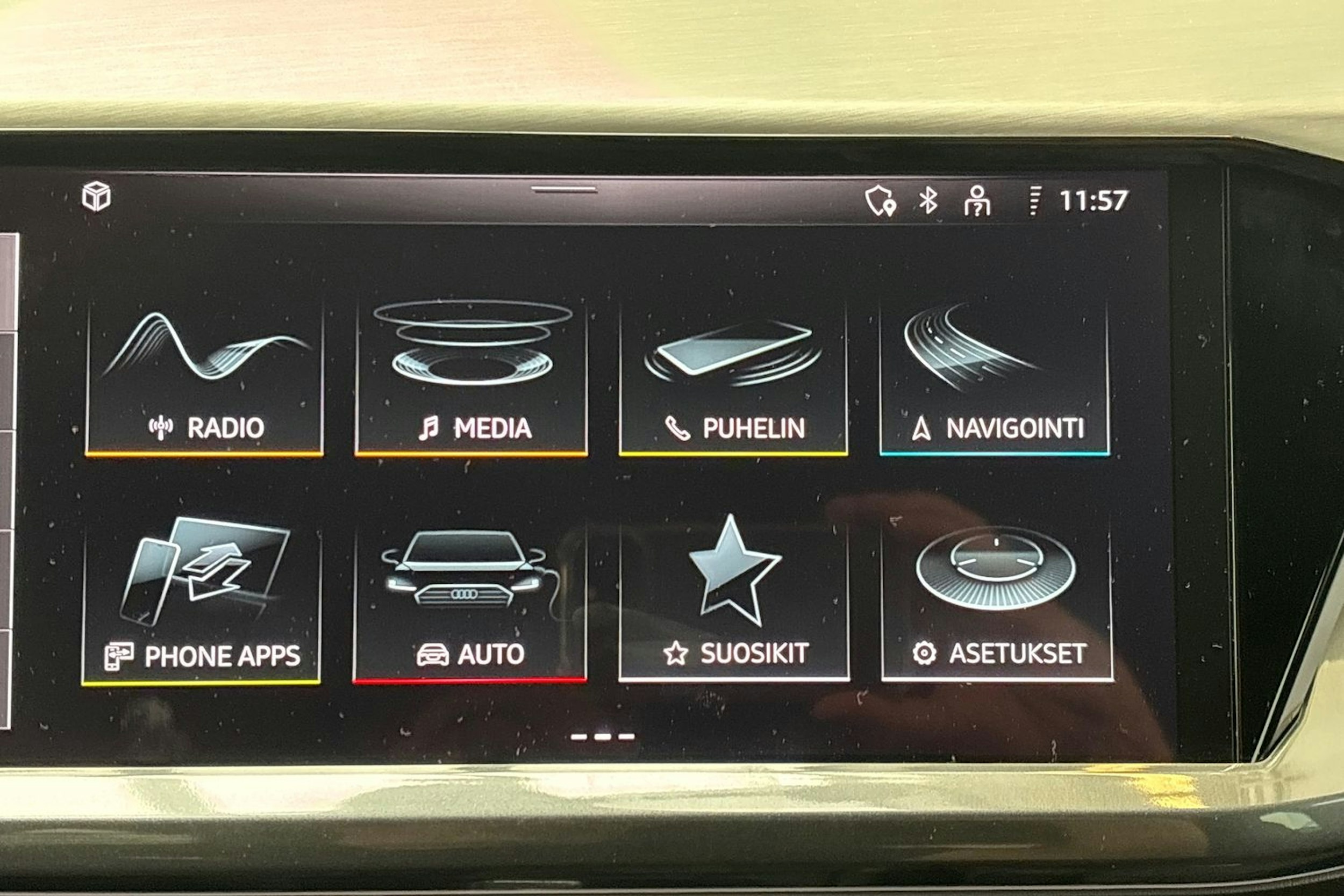 harmaa Audi Q4 e-tron 2024 kuva 22.