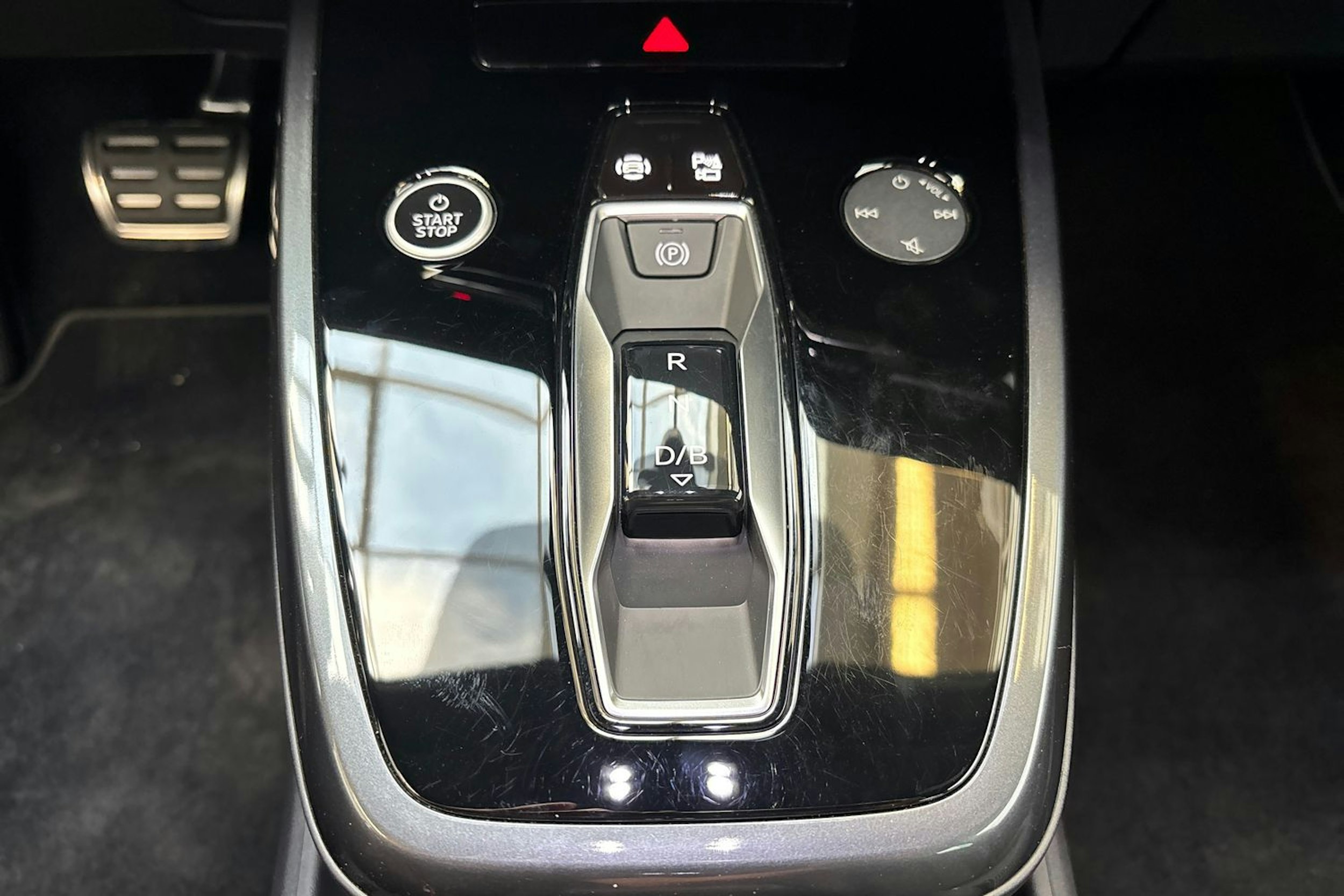 harmaa Audi Q4 e-tron 2024 kuva 26.