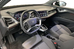 musta Audi Q4 e-tron 2024 kuva 6.