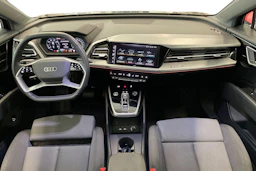 musta Audi Q4 e-tron 2024 kuva 7.