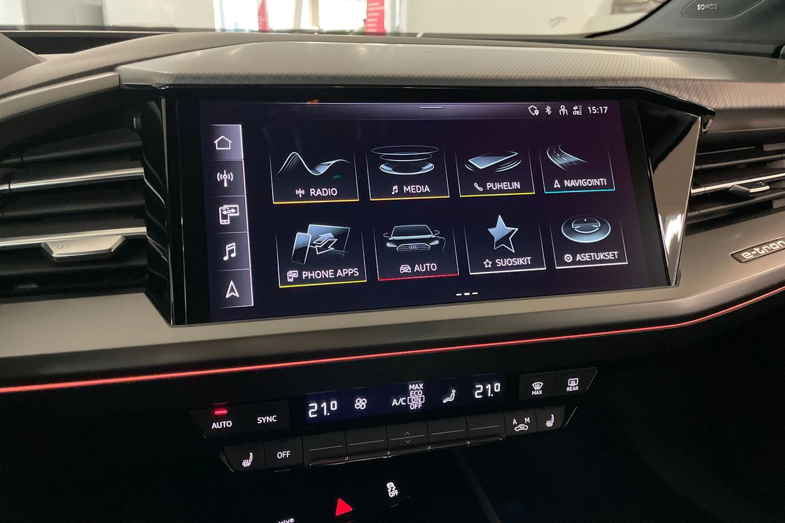 musta Audi Q4 e-tron 2024 kuva 17.