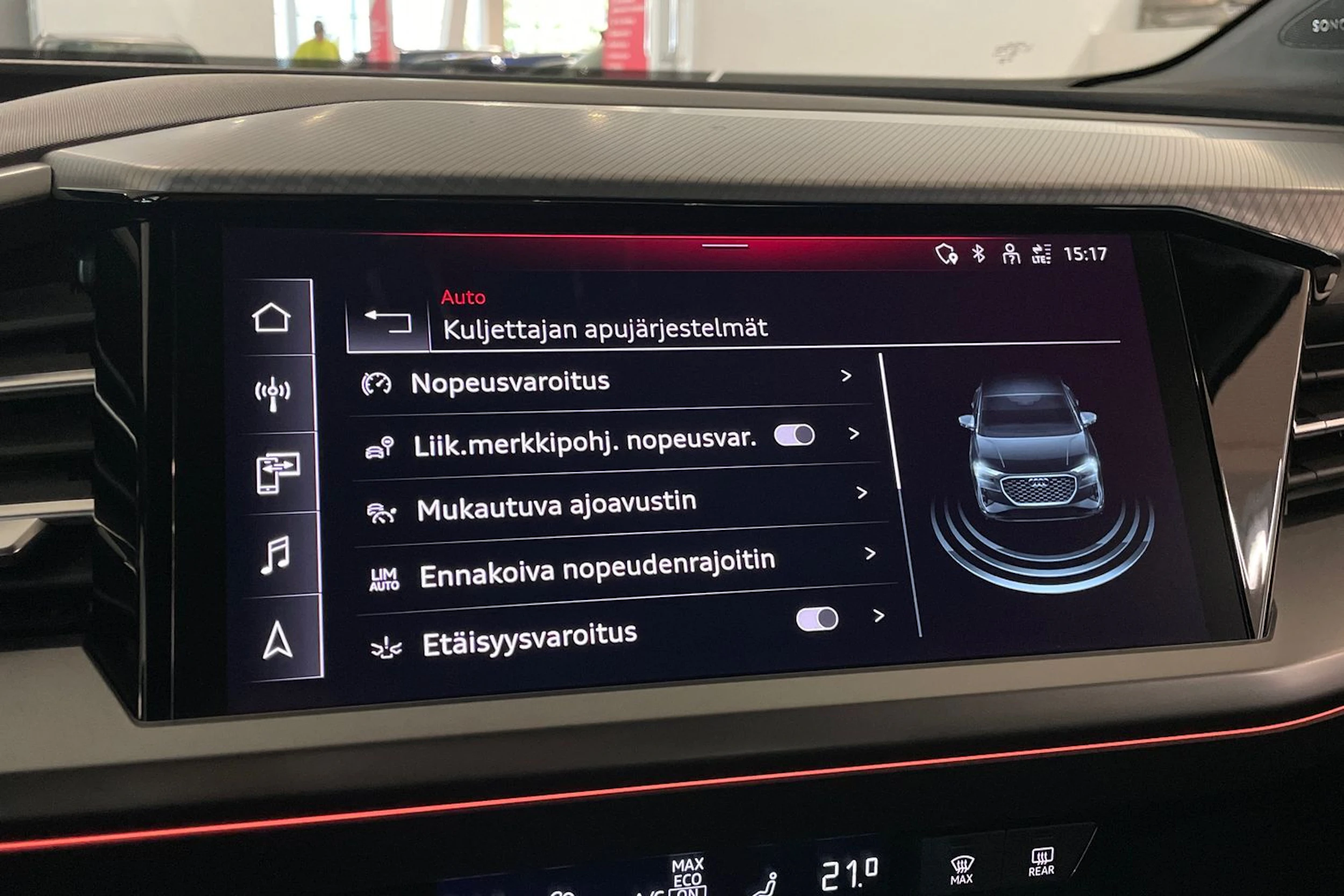 musta Audi Q4 e-tron 2024 kuva 20.