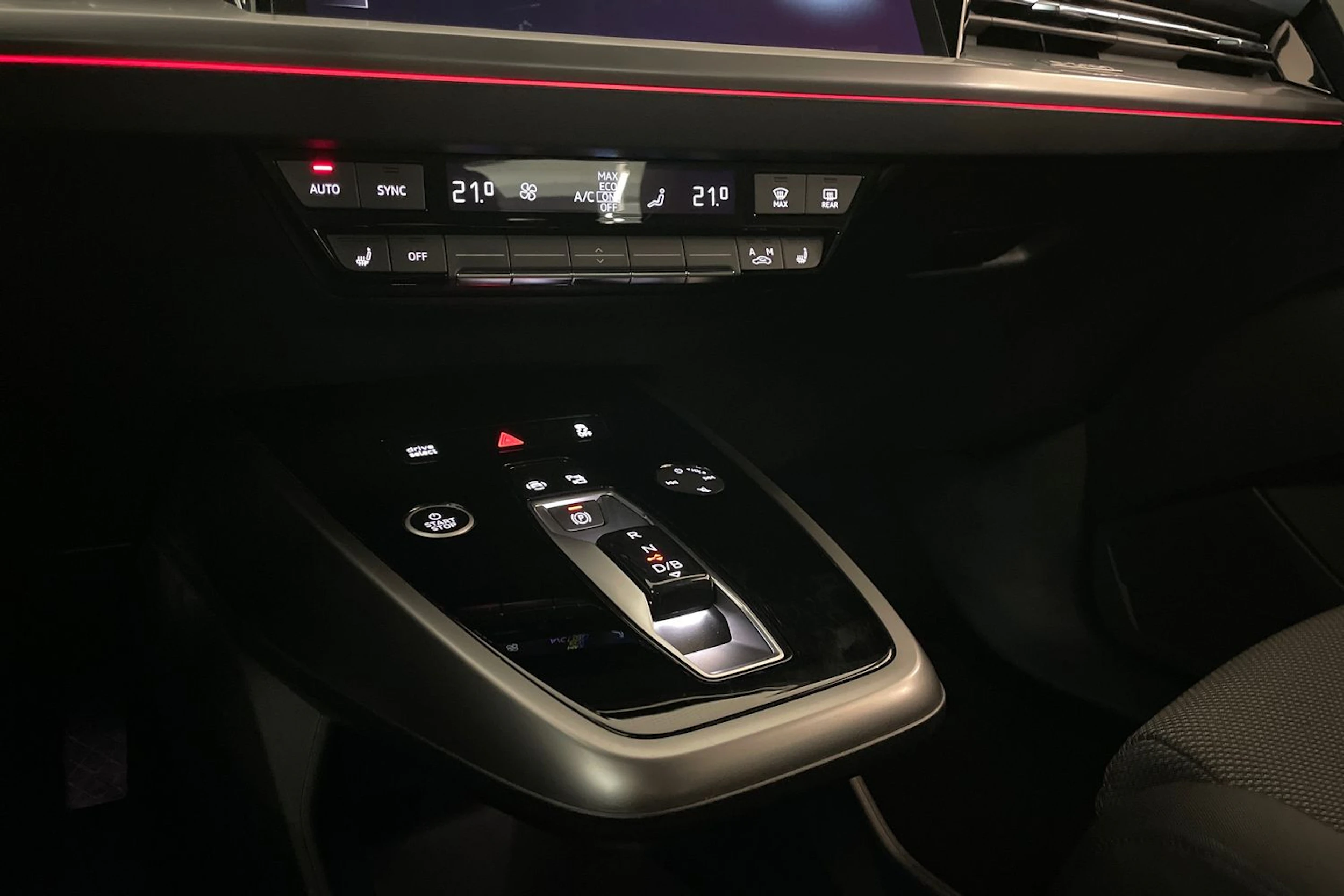 musta Audi Q4 e-tron 2024 kuva 23.