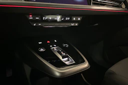 musta Audi Q4 e-tron 2024 kuva 23.