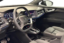 musta Audi Q4 e-tron 2024 kuva 6.
