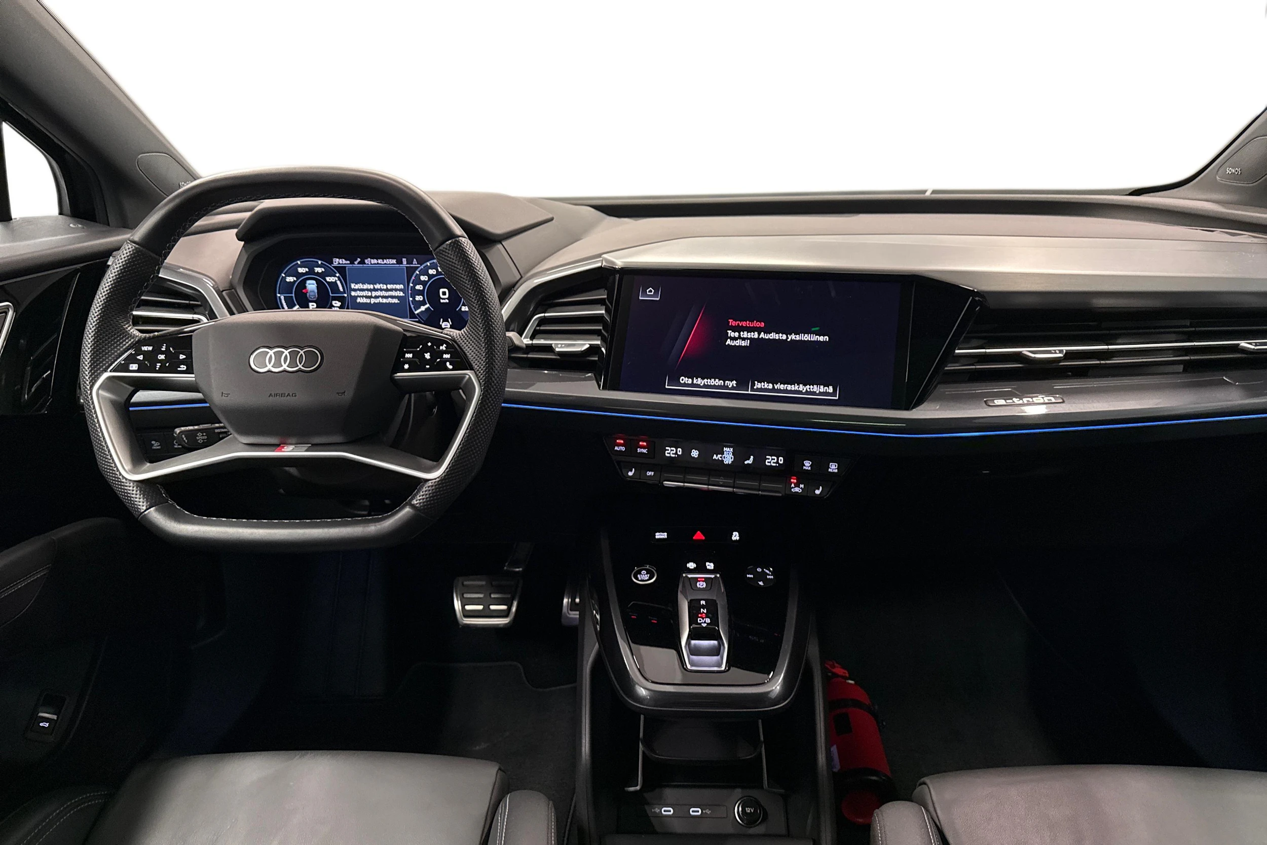 musta Audi Q4 e-tron 2024 kuva 7.