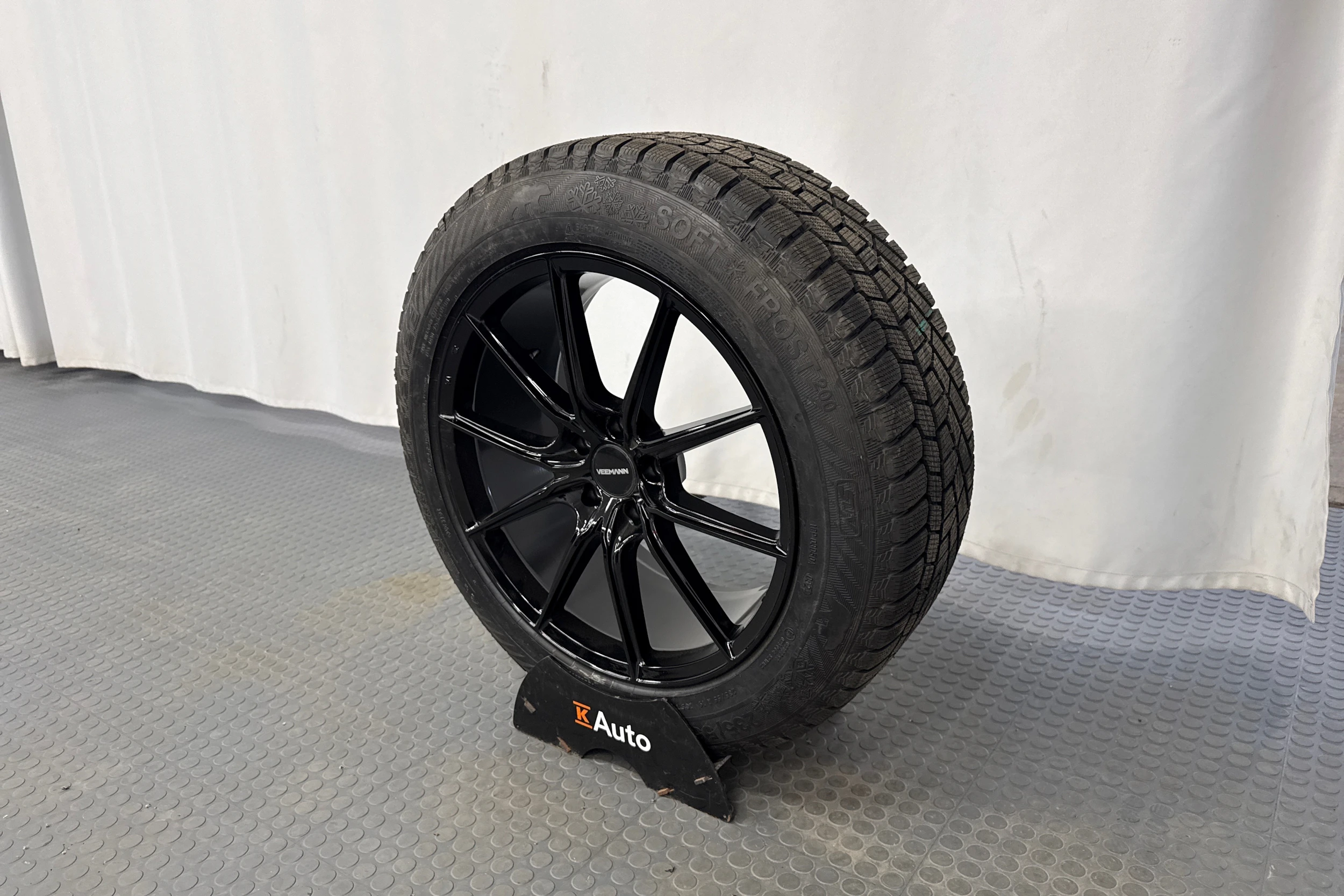 musta Audi Q4 e-tron 2024 kuva 10.