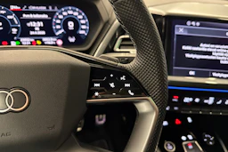 musta Audi Q4 e-tron 2024 kuva 12.