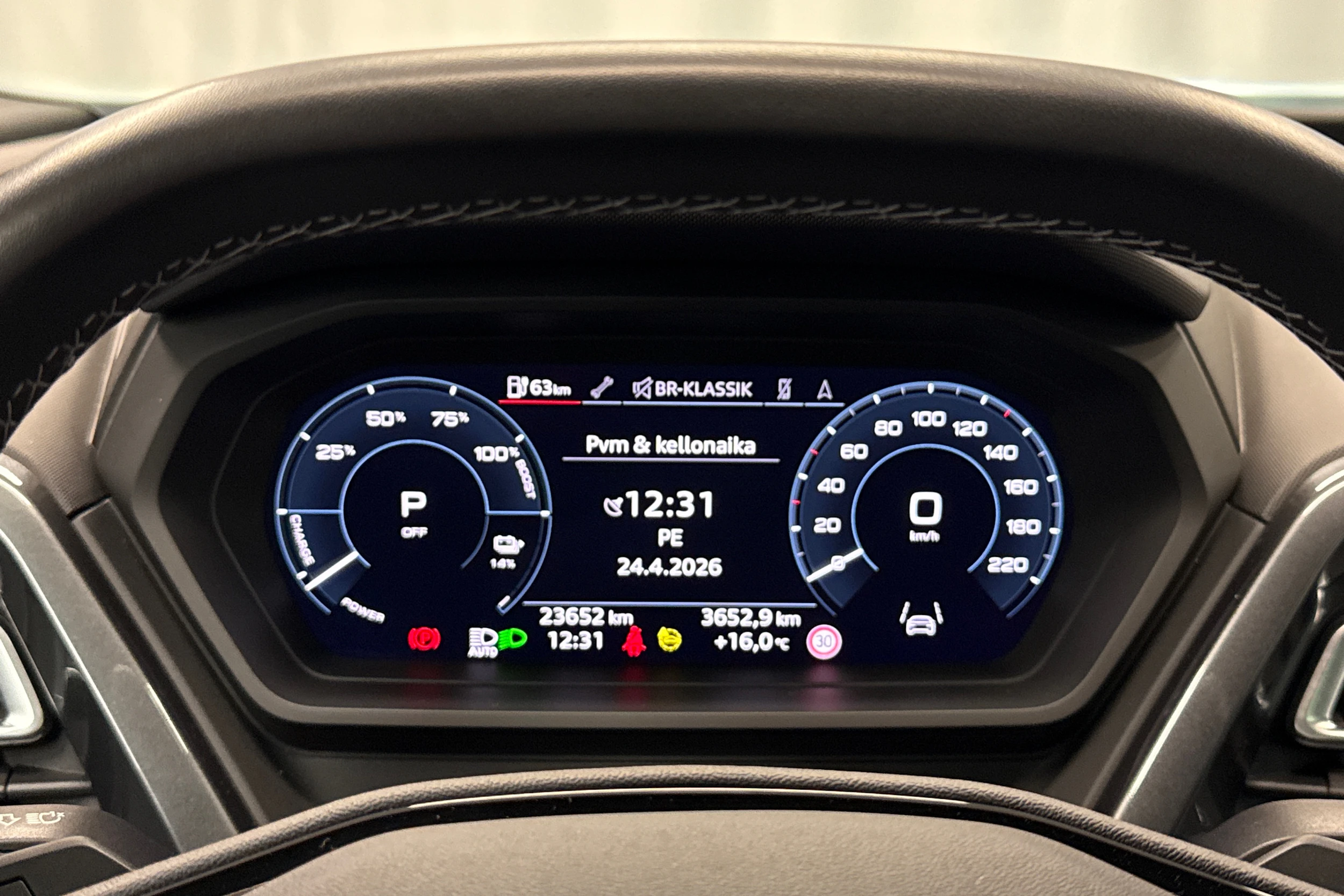 musta Audi Q4 e-tron 2024 kuva 14.