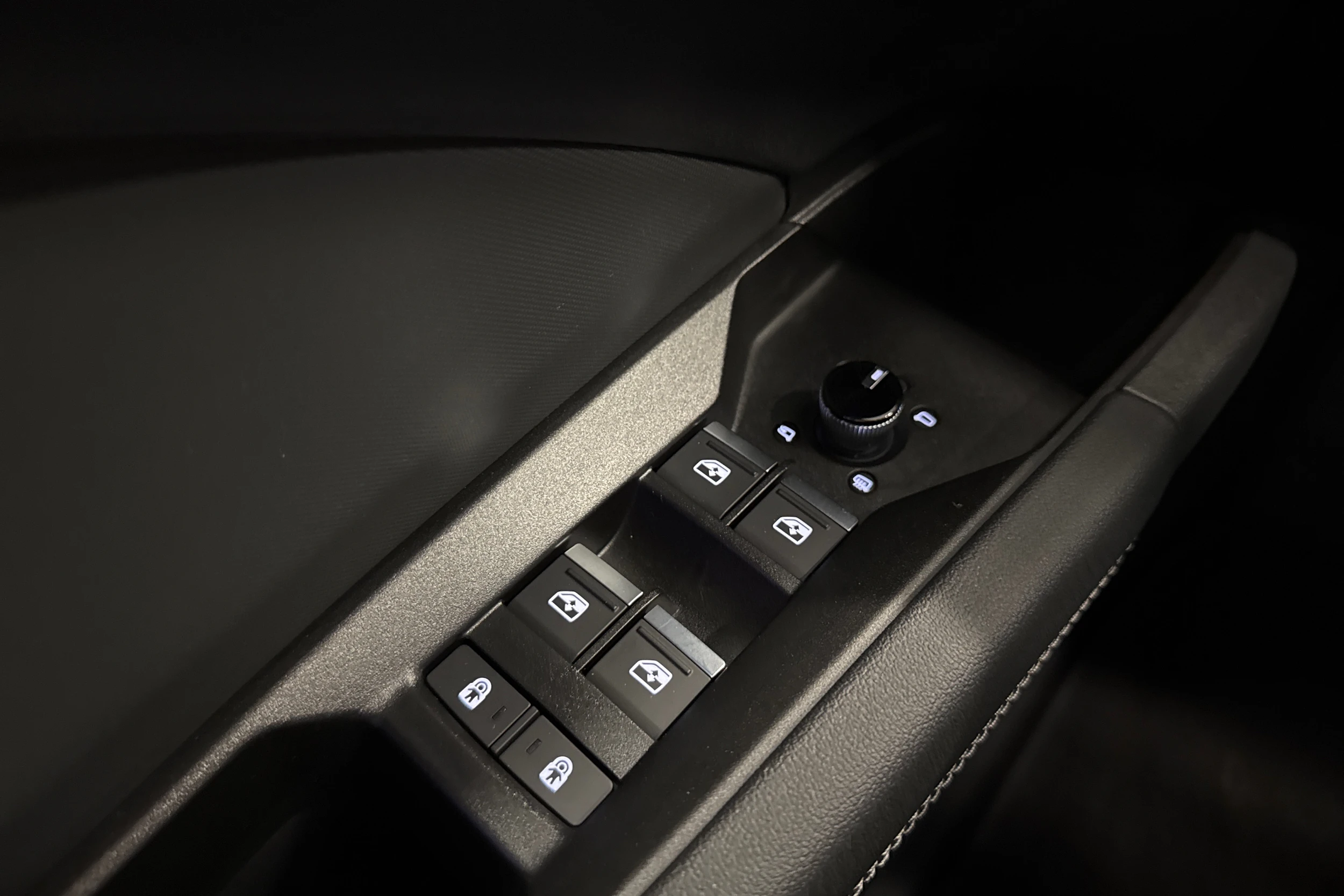 musta Audi Q4 e-tron 2024 kuva 16.