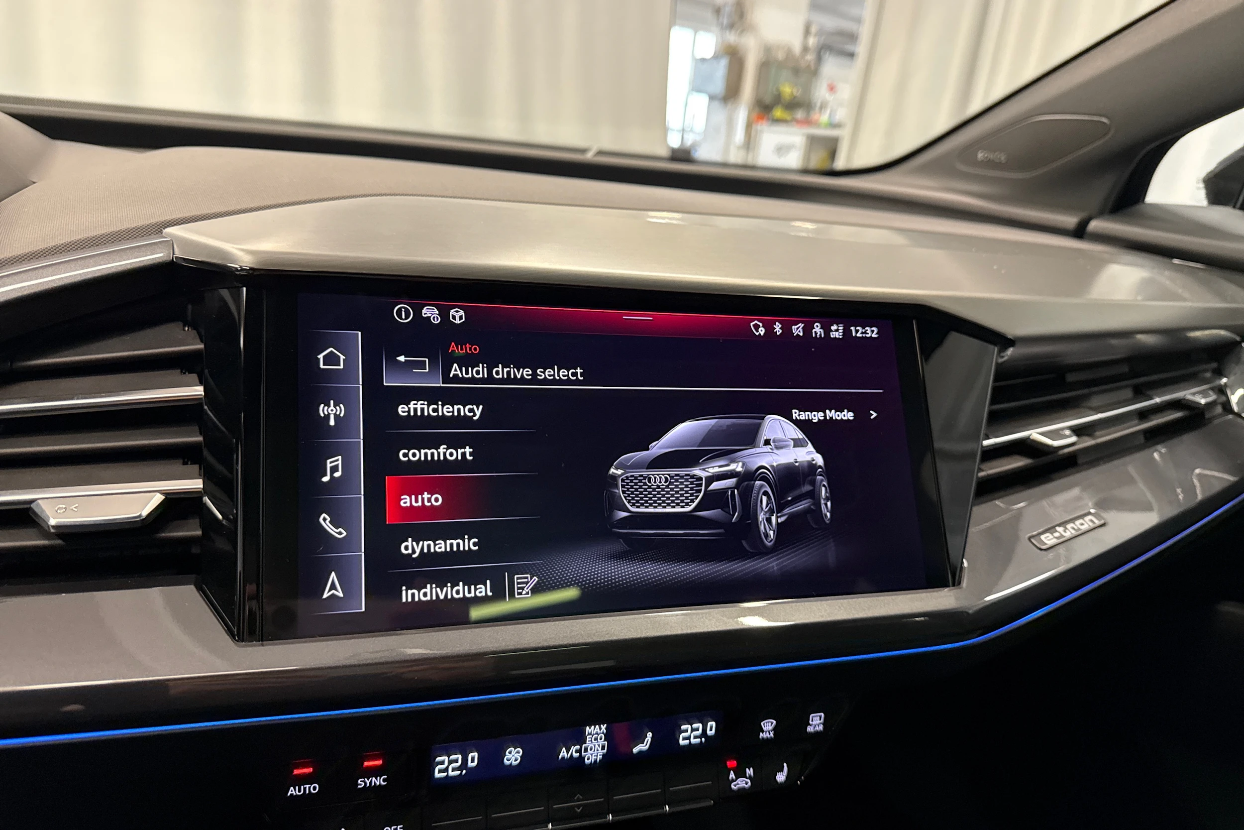 musta Audi Q4 e-tron 2024 kuva 20.