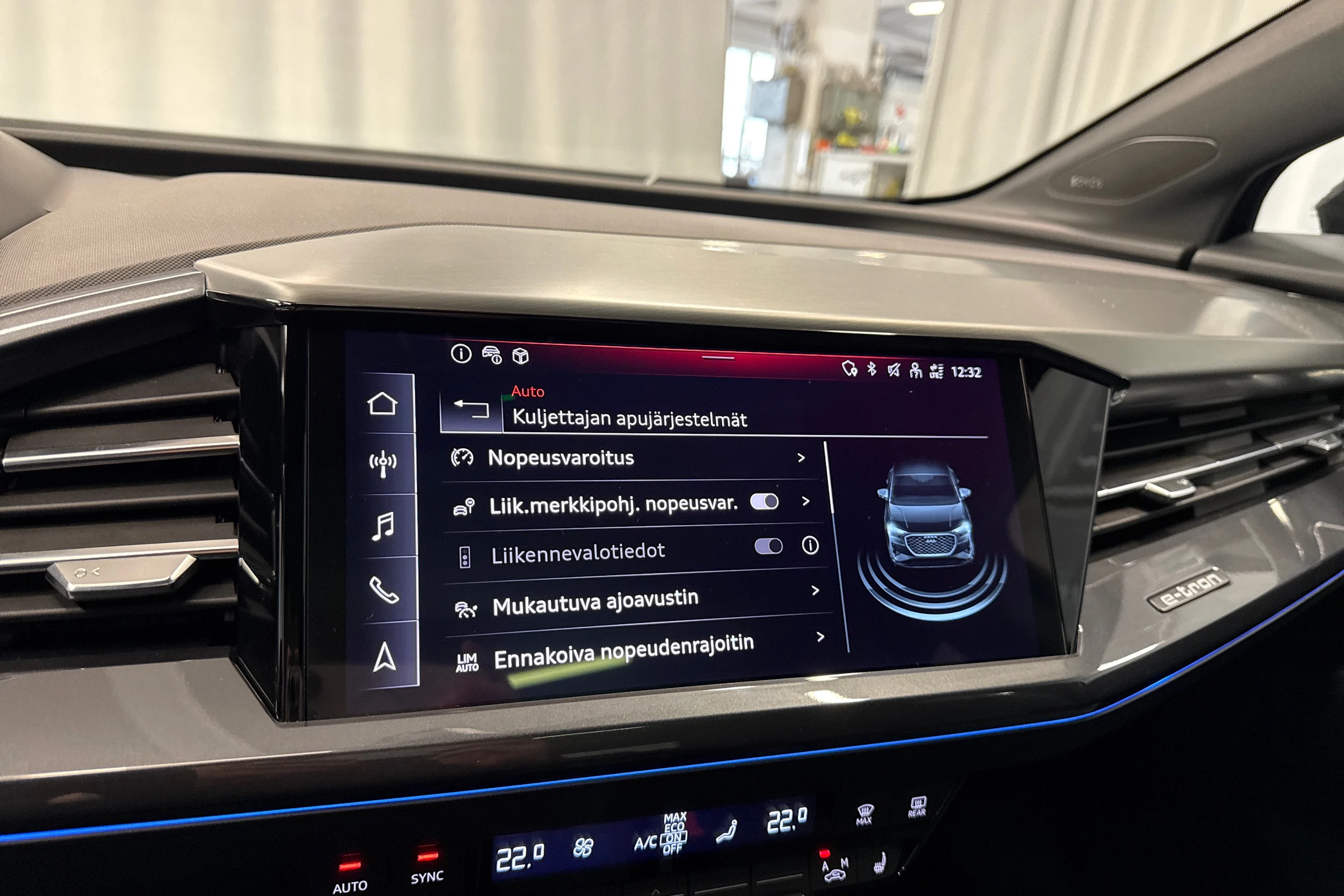 musta Audi Q4 e-tron 2024 kuva 22.