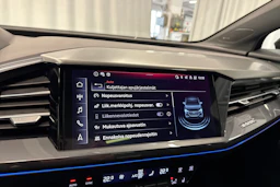 musta Audi Q4 e-tron 2024 kuva 22.