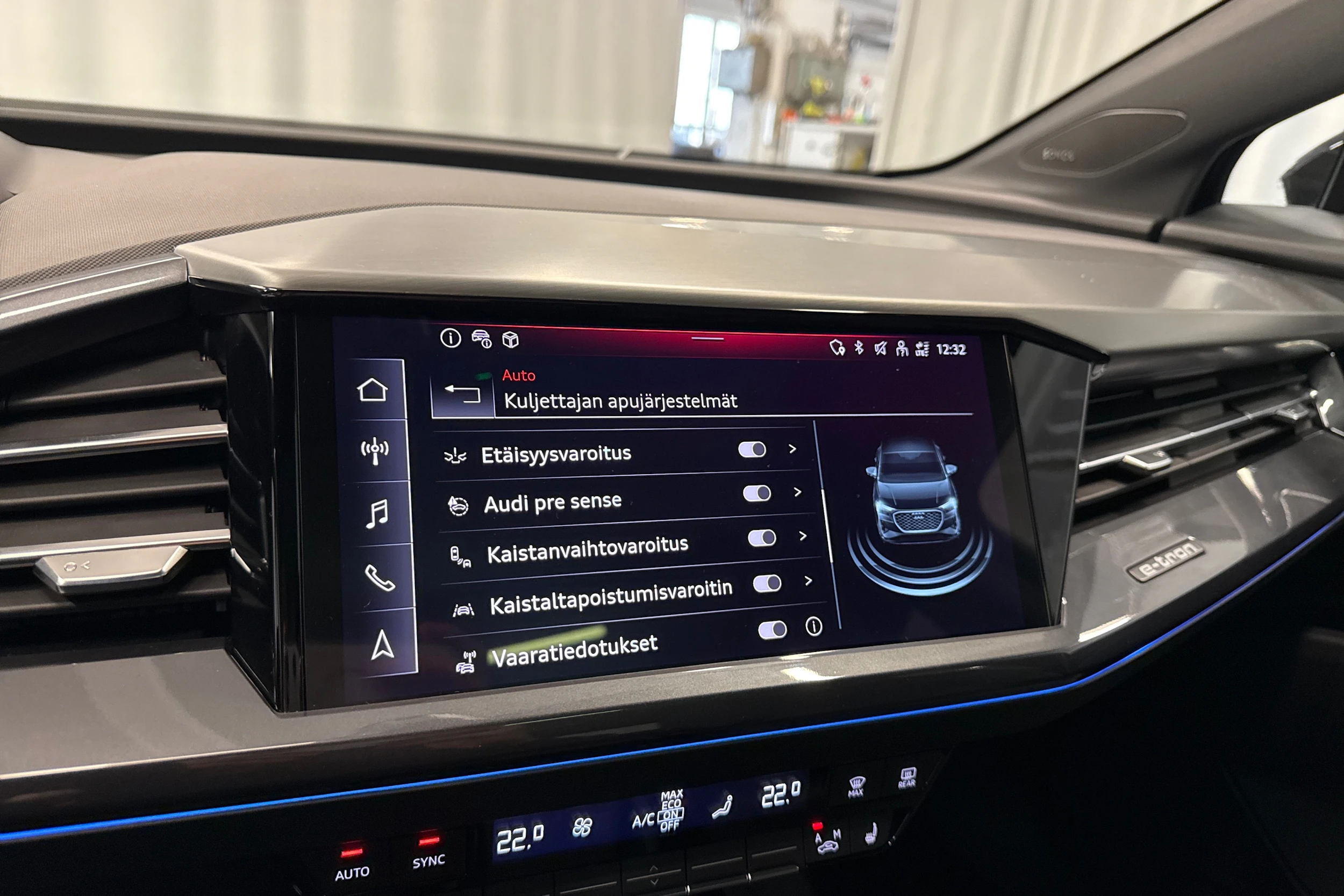 musta Audi Q4 e-tron 2024 kuva 23.