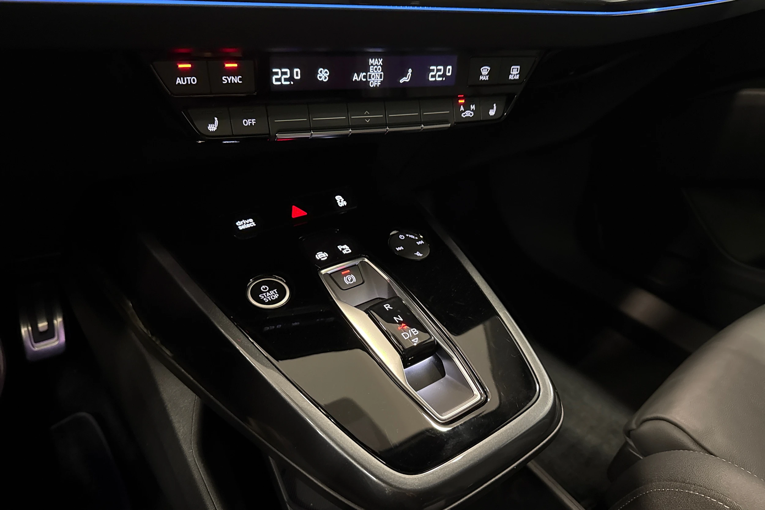 musta Audi Q4 e-tron 2024 kuva 24.