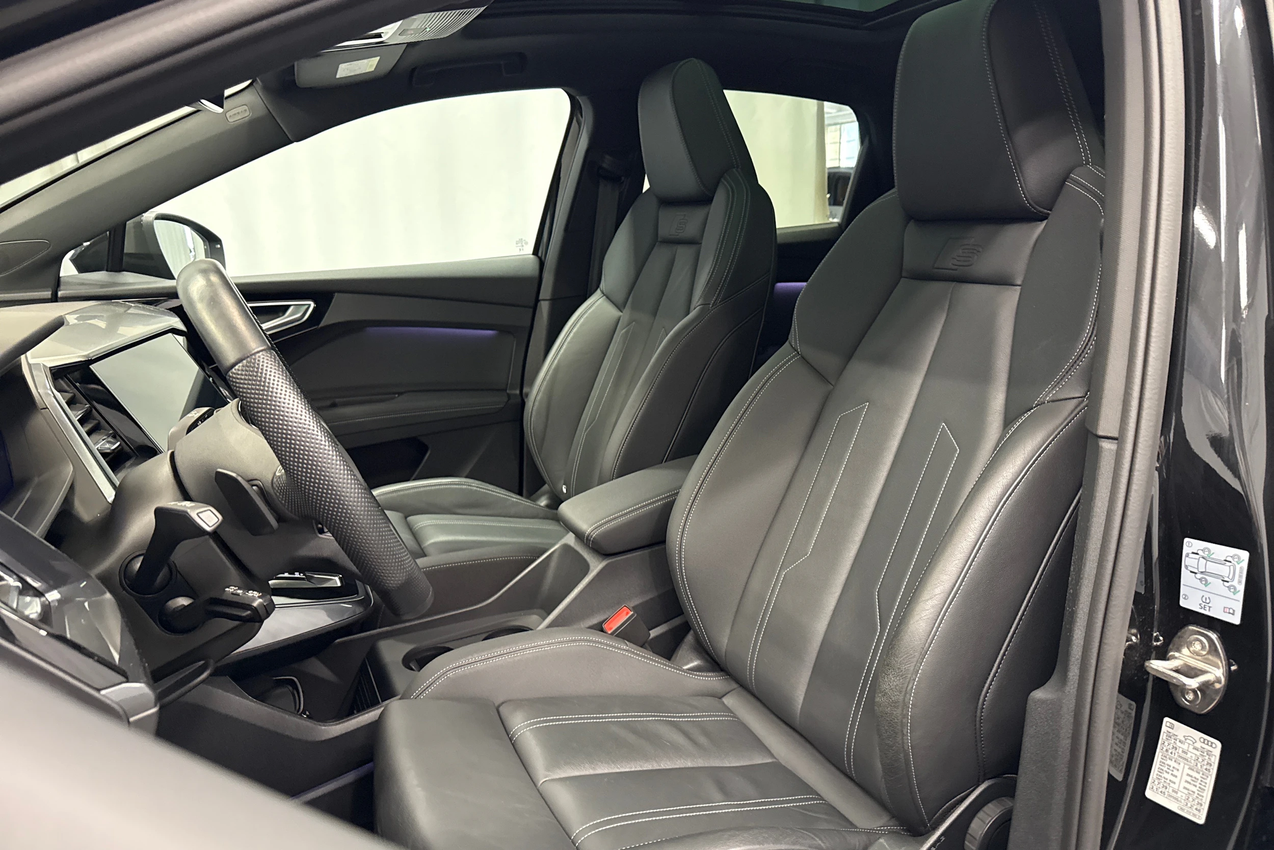 musta Audi Q4 e-tron 2024 kuva 26.