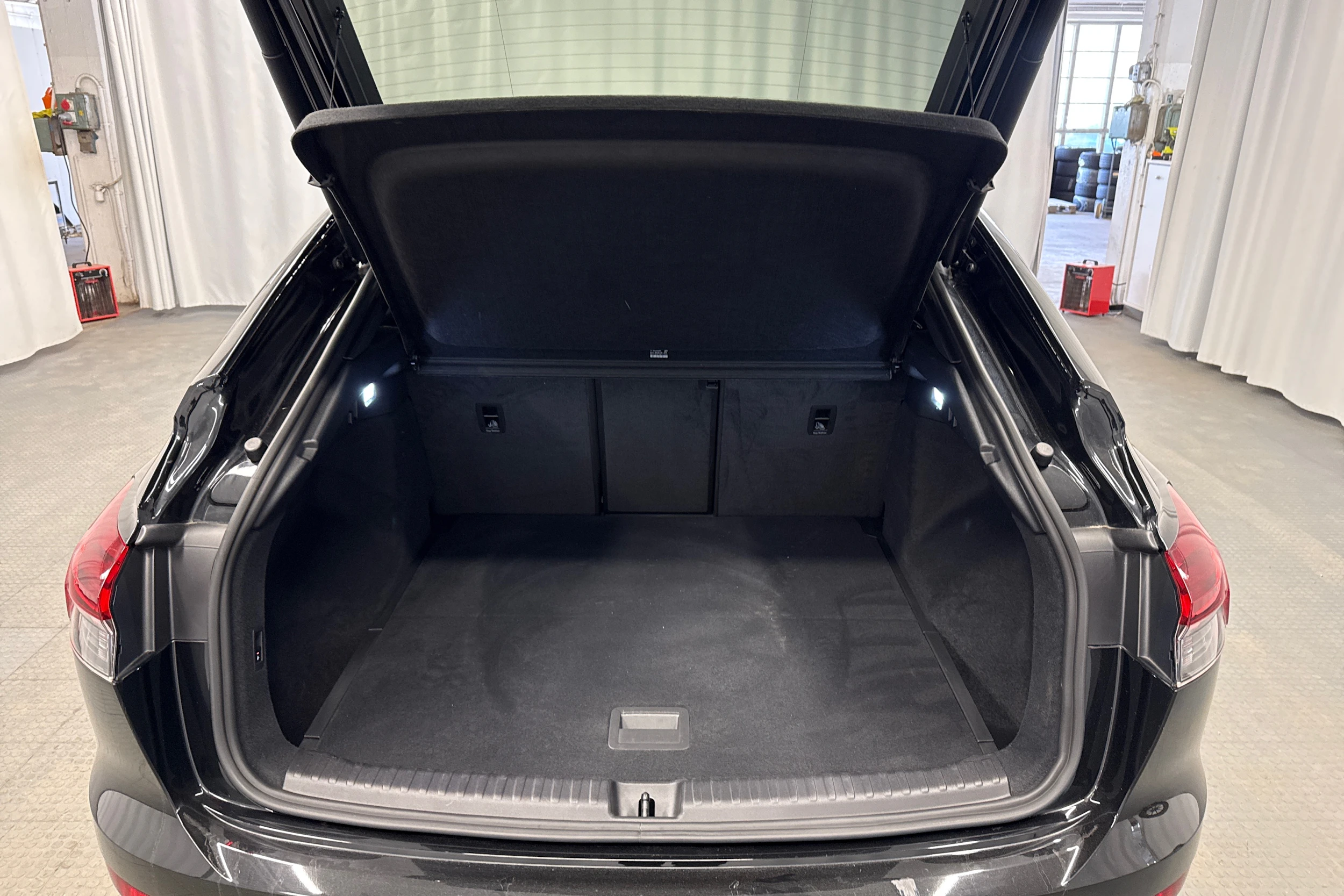 musta Audi Q4 e-tron 2024 kuva 28.