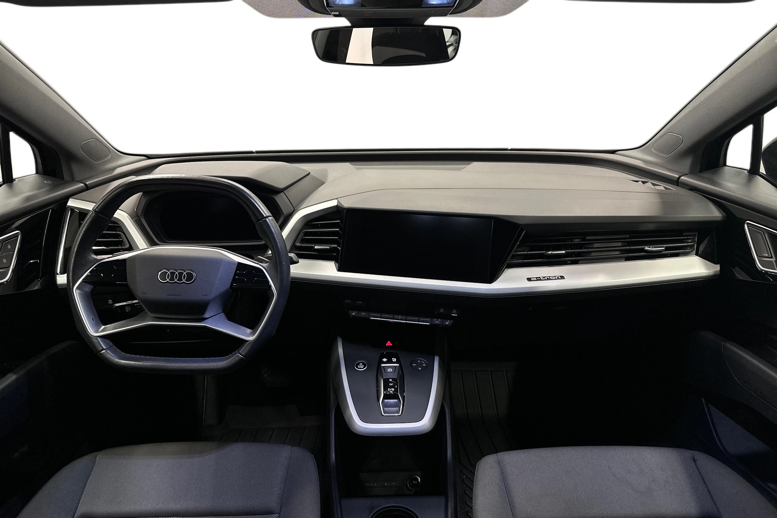 musta Audi Q4 e-tron 2024 kuva 7.