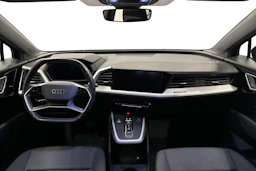 musta Audi Q4 e-tron 2024 kuva 7.