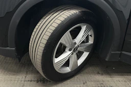 musta Audi Q4 e-tron 2024 kuva 10.
