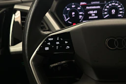 musta Audi Q4 e-tron 2024 kuva 11.