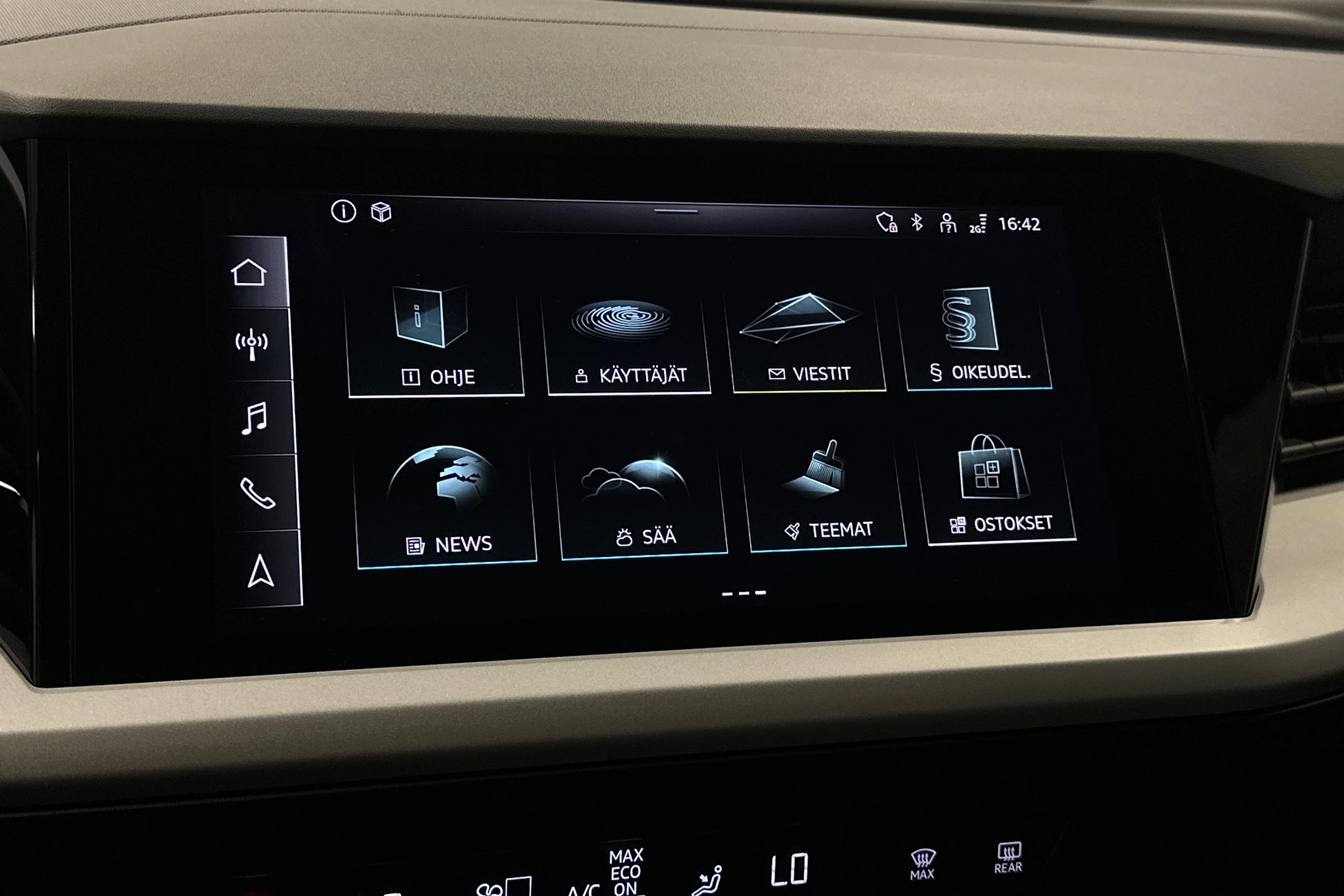 musta Audi Q4 e-tron 2024 kuva 17.
