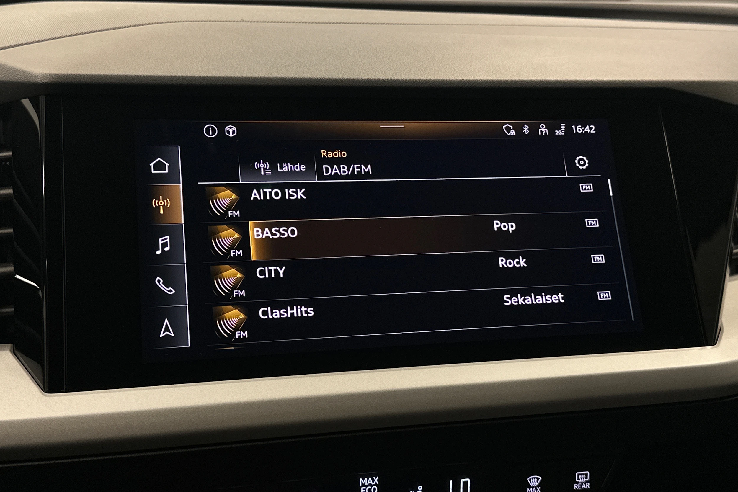 musta Audi Q4 e-tron 2024 kuva 18.