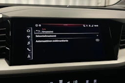 musta Audi Q4 e-tron 2024 kuva 23.