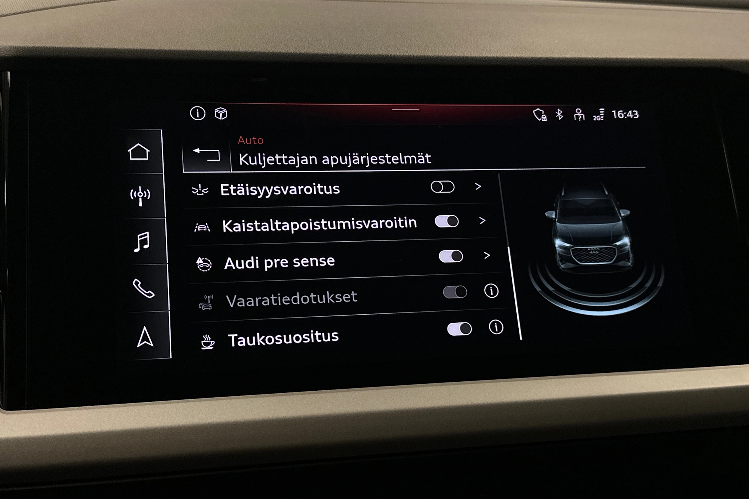 musta Audi Q4 e-tron 2024 kuva 26.